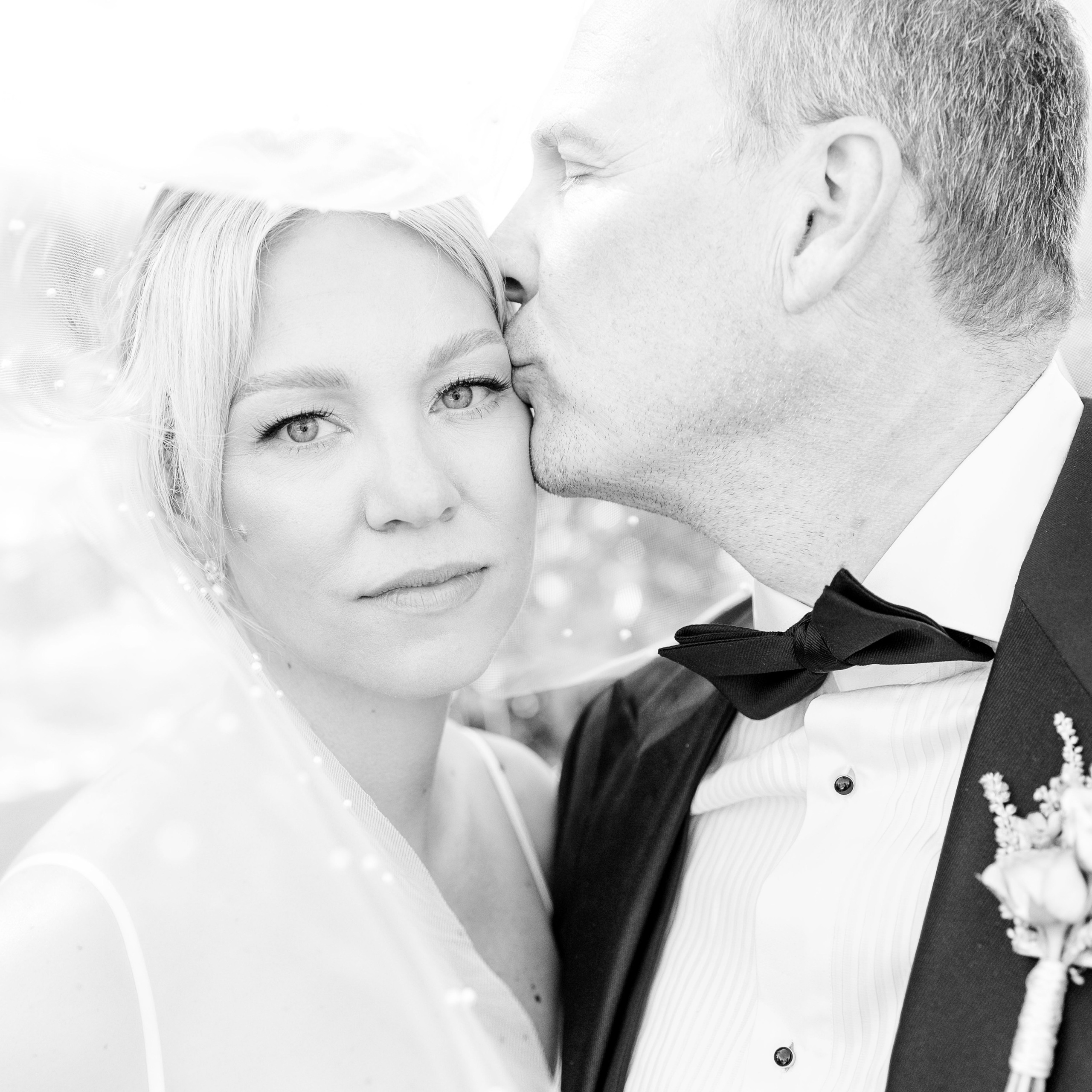 The groom kisses the bride in the temple during the wedding photo shoot in Barcelona 