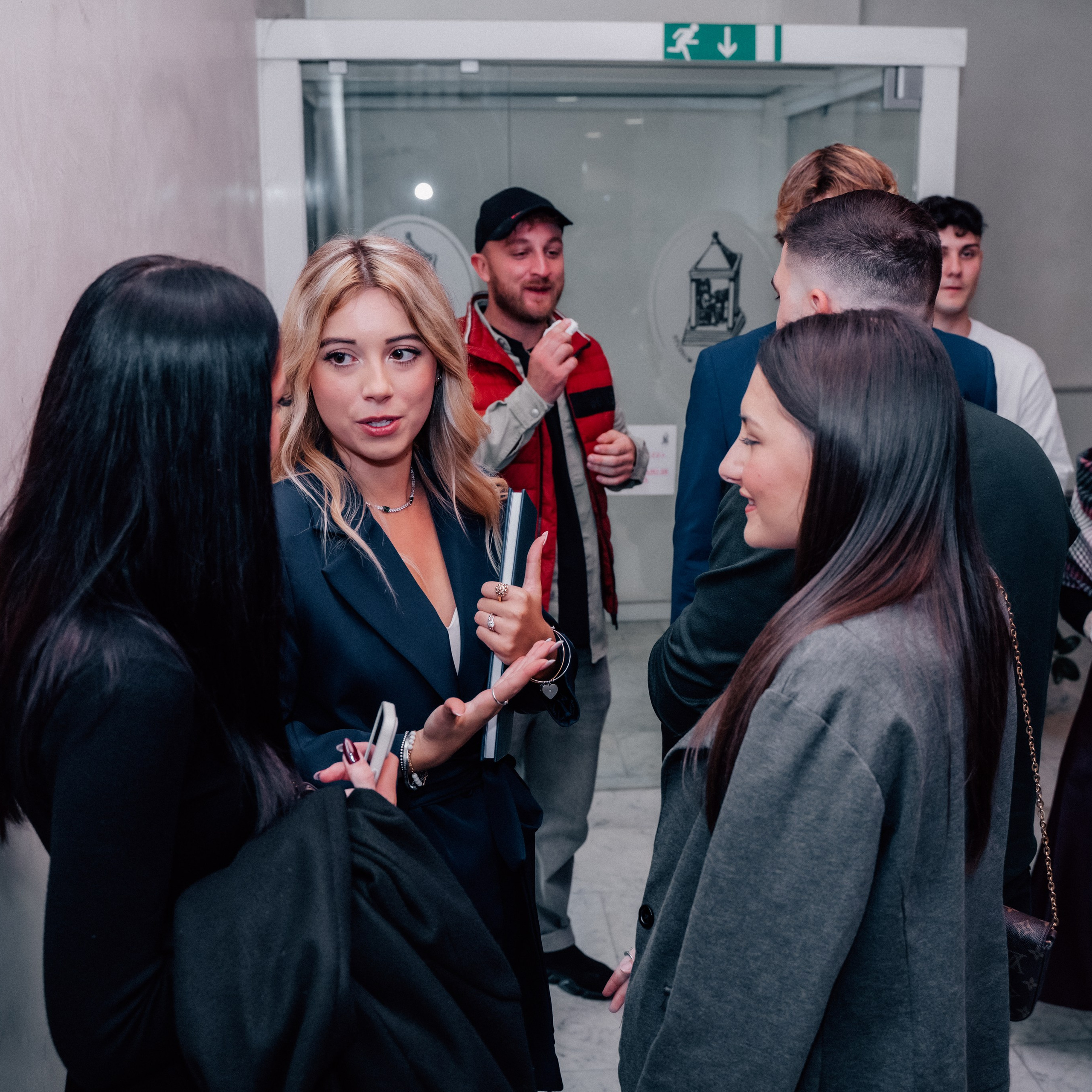 Auguri Dottoressa Bichis!. Luximagepro.com