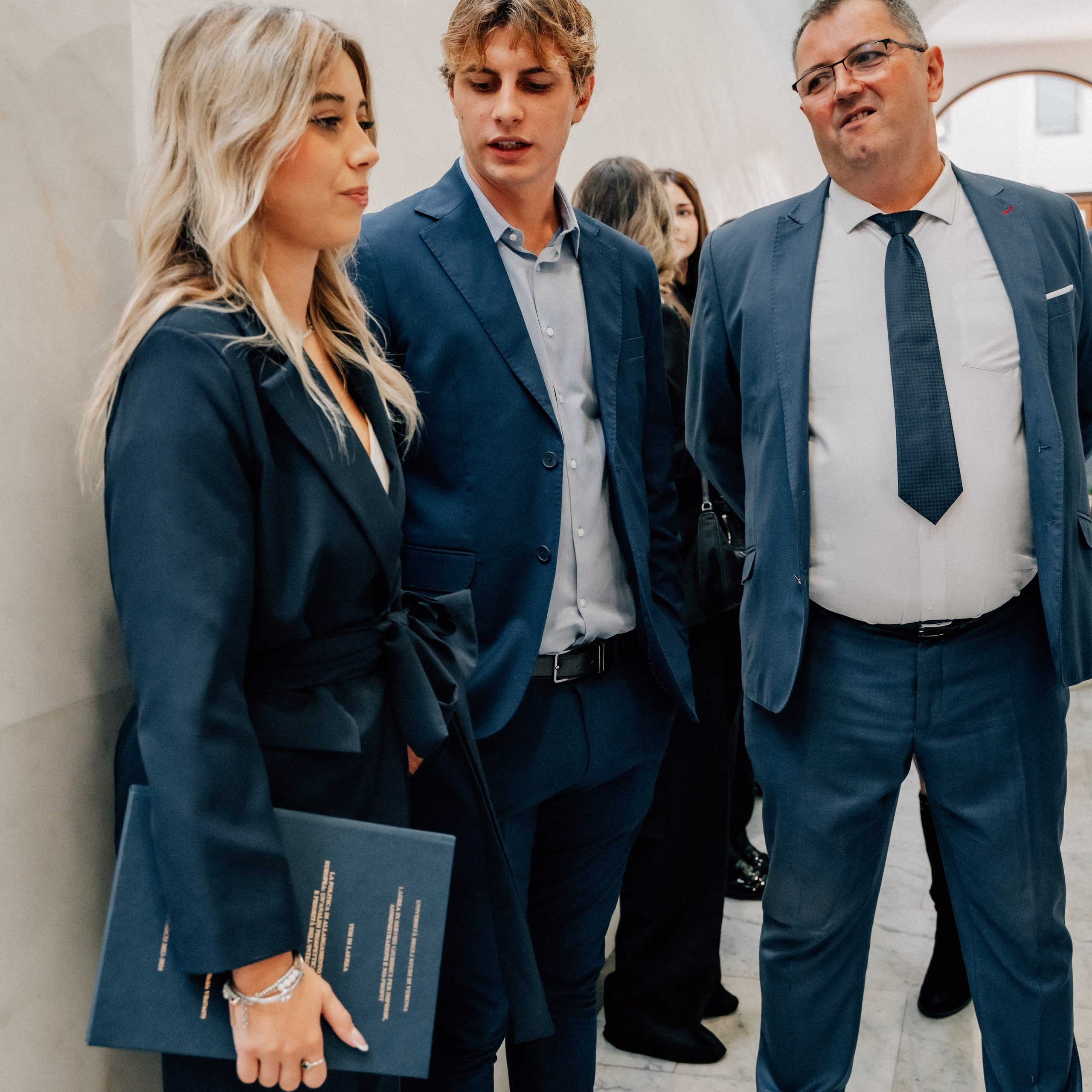 Auguri Dottoressa Bichis!. Luximagepro.com