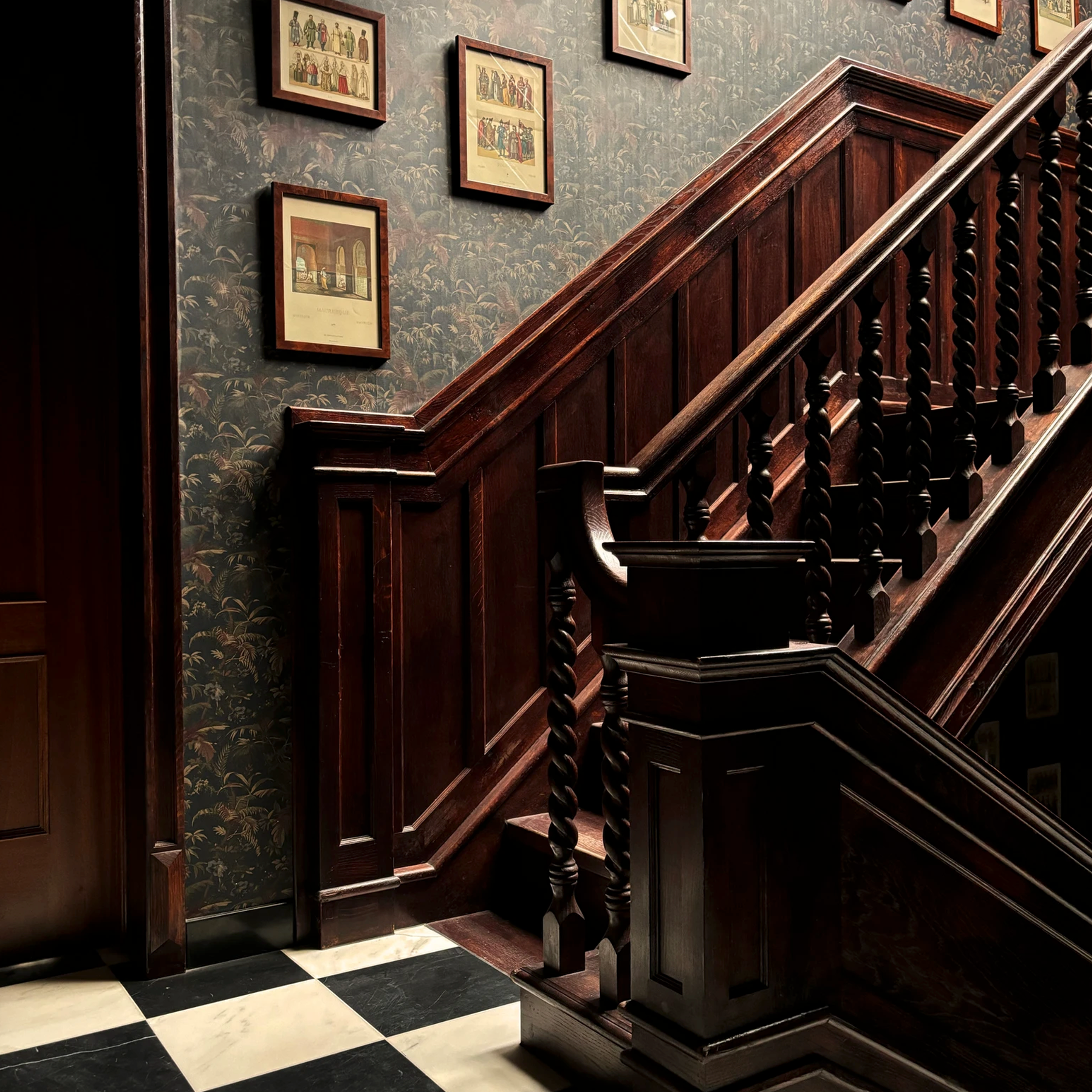 Stylowe wnętrze z pałacowym klimatem – doskonała przestrzeń na profesjonalne sesje portretowe i modowe.