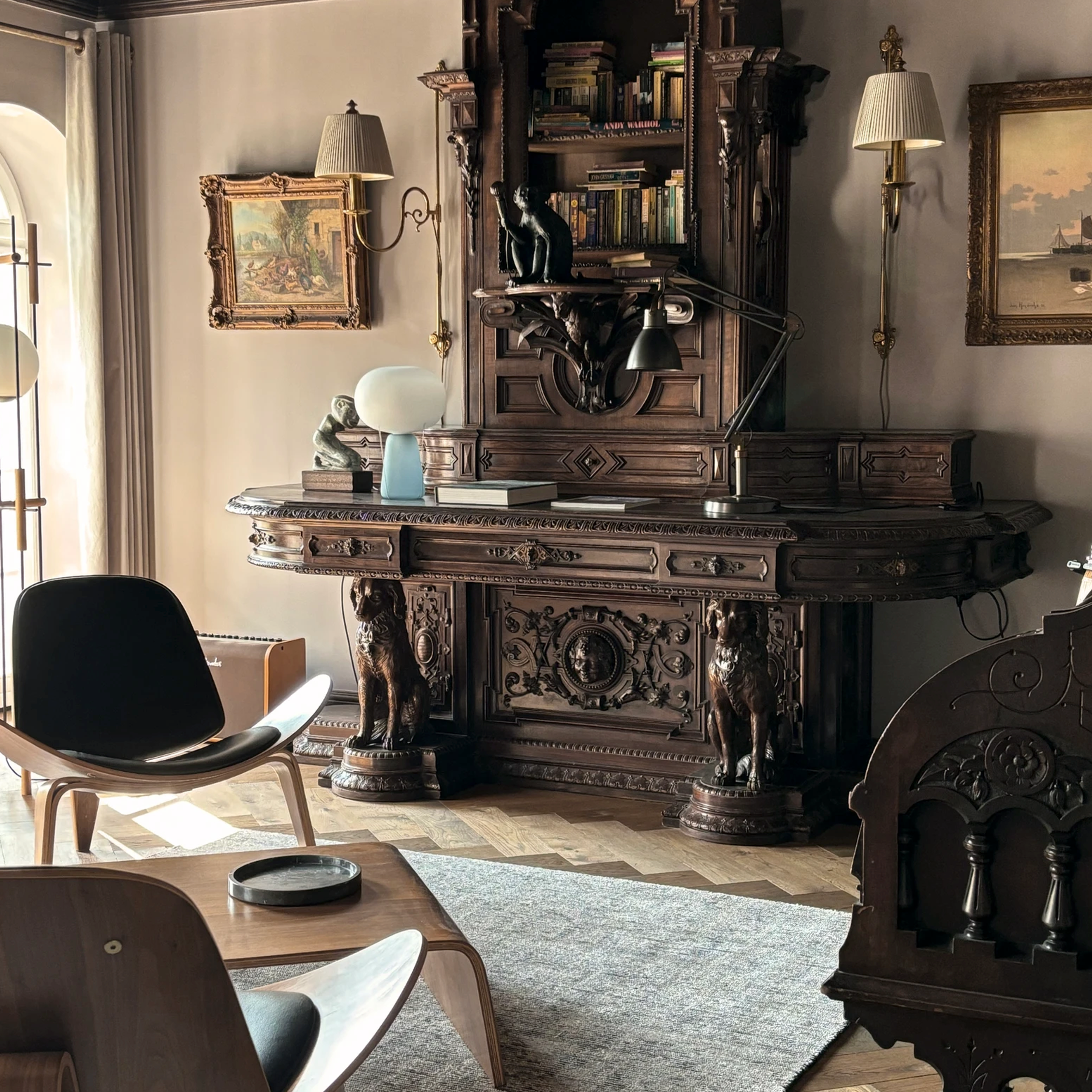 Lokalizacja do sesji rodzinnych i kobiecych – przestronny salon z naturalnym światłem, idealny na ciepłe, rodzinne kadry i kobiece portrety.