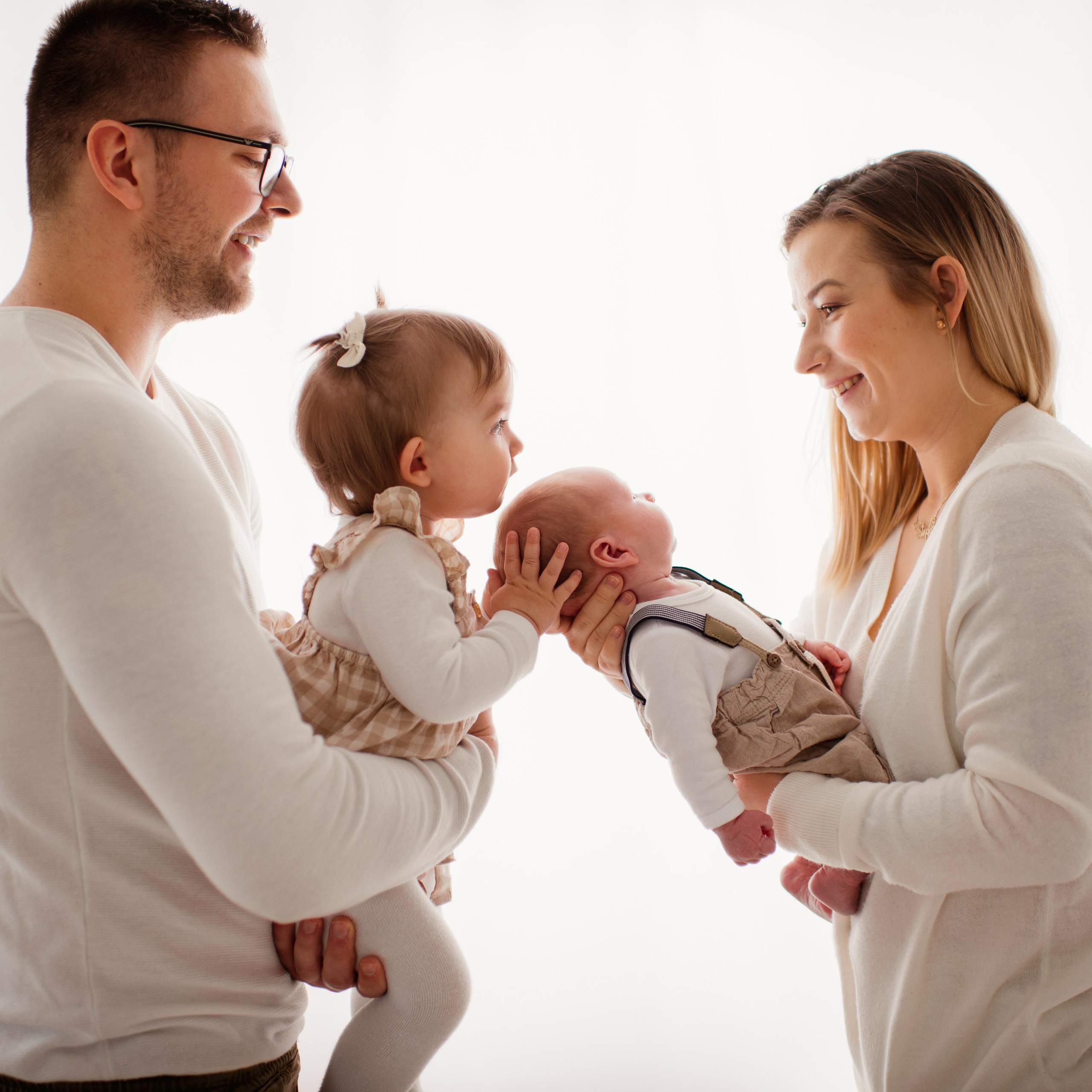 Family. Michalina Dzianach Wedding Photographer Iceland