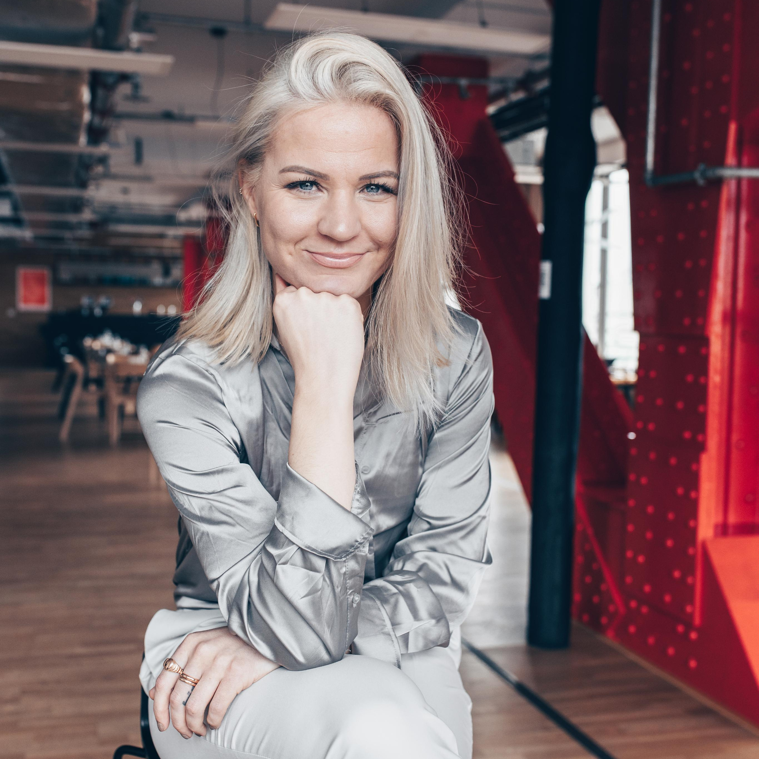 Recenze. Dana Lišková — Empatická fotografka | Introspektivní umělkyně | Neurodivergentní koučka| Zakladatelka Artepy.cz