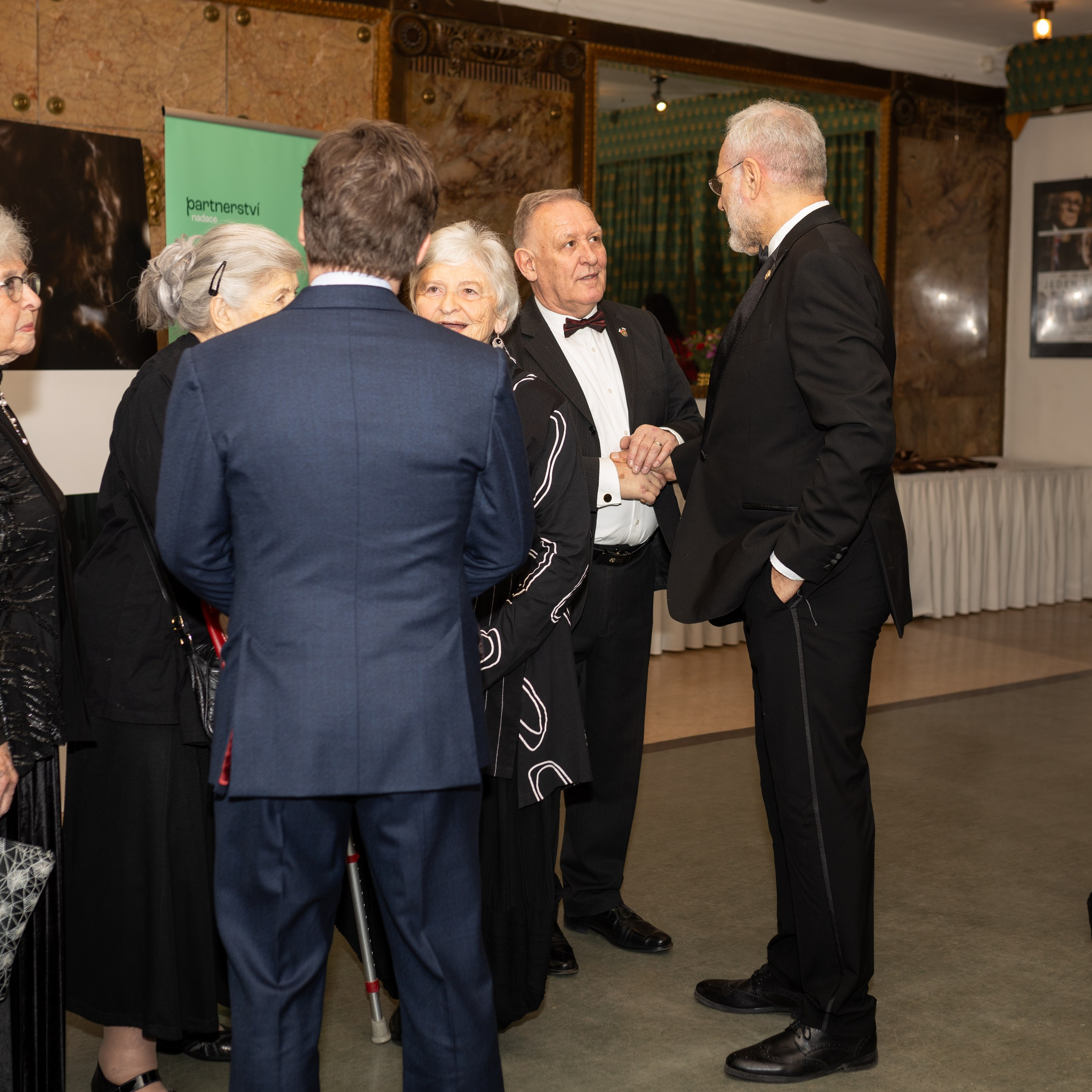 Recenze. Dana Lišková — Empatická fotografka | Introspektivní umělkyně | Neurodivergentní koučka| Zakladatelka Artepy.cz