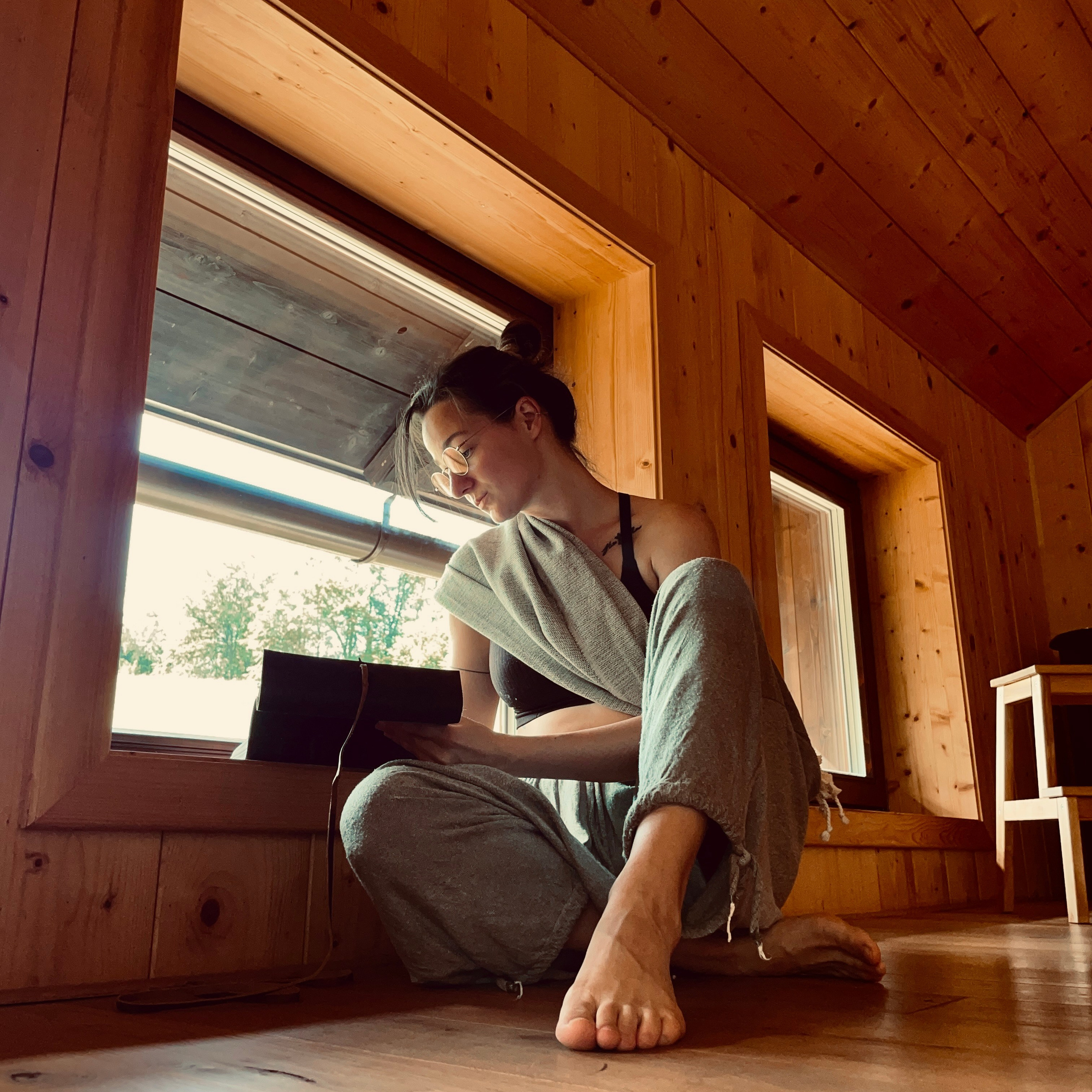 ABOUT. Dana Lišková — Empathetic Photographer | Introspective Artist |Neurodivergent Coach | Founder of Artepy.cz