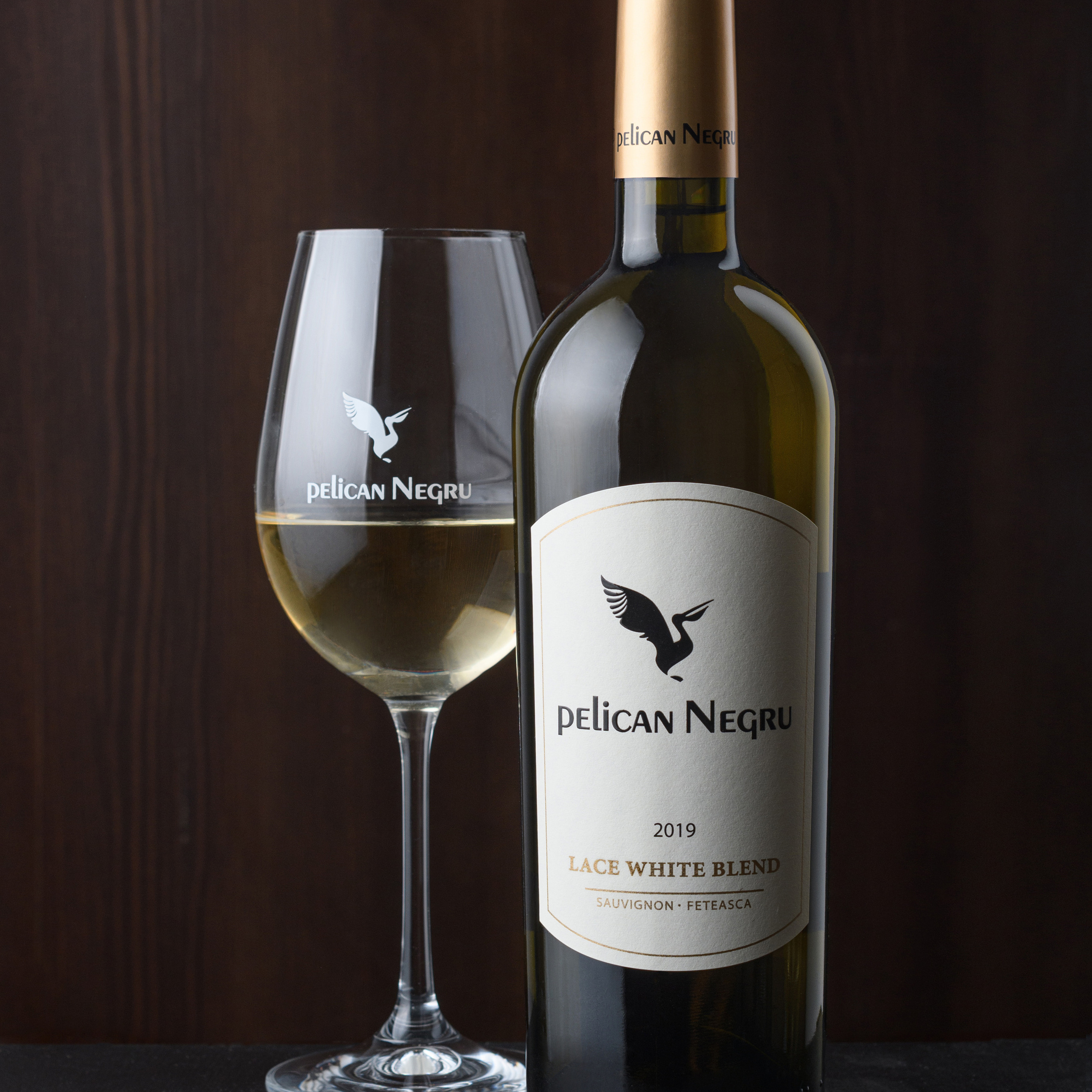Pelican Negru Vine