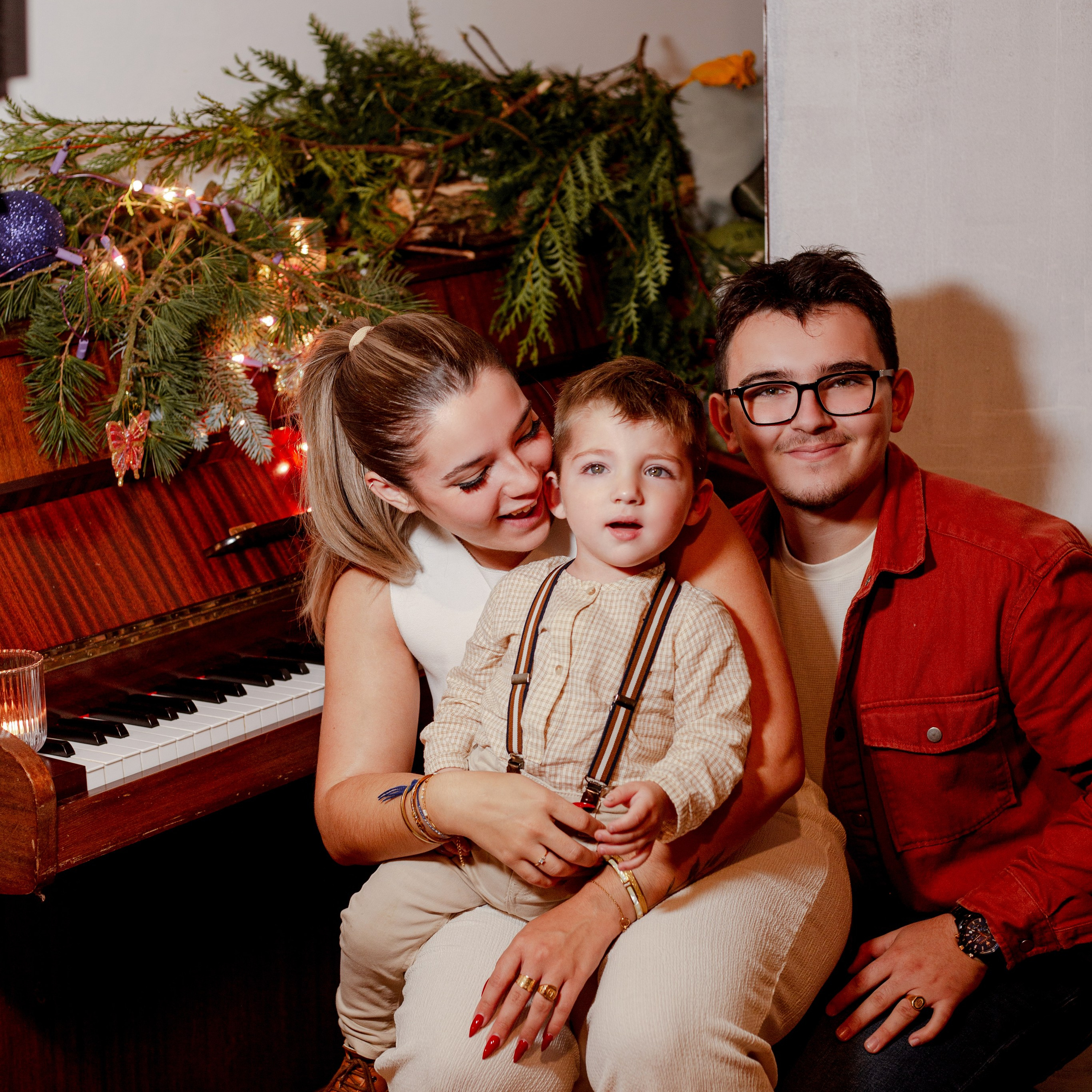 Séance photo de Noël. Studio photo « Partage ton bonheur » – Photographe famille près de Châtellerault, Poitiers et Tours