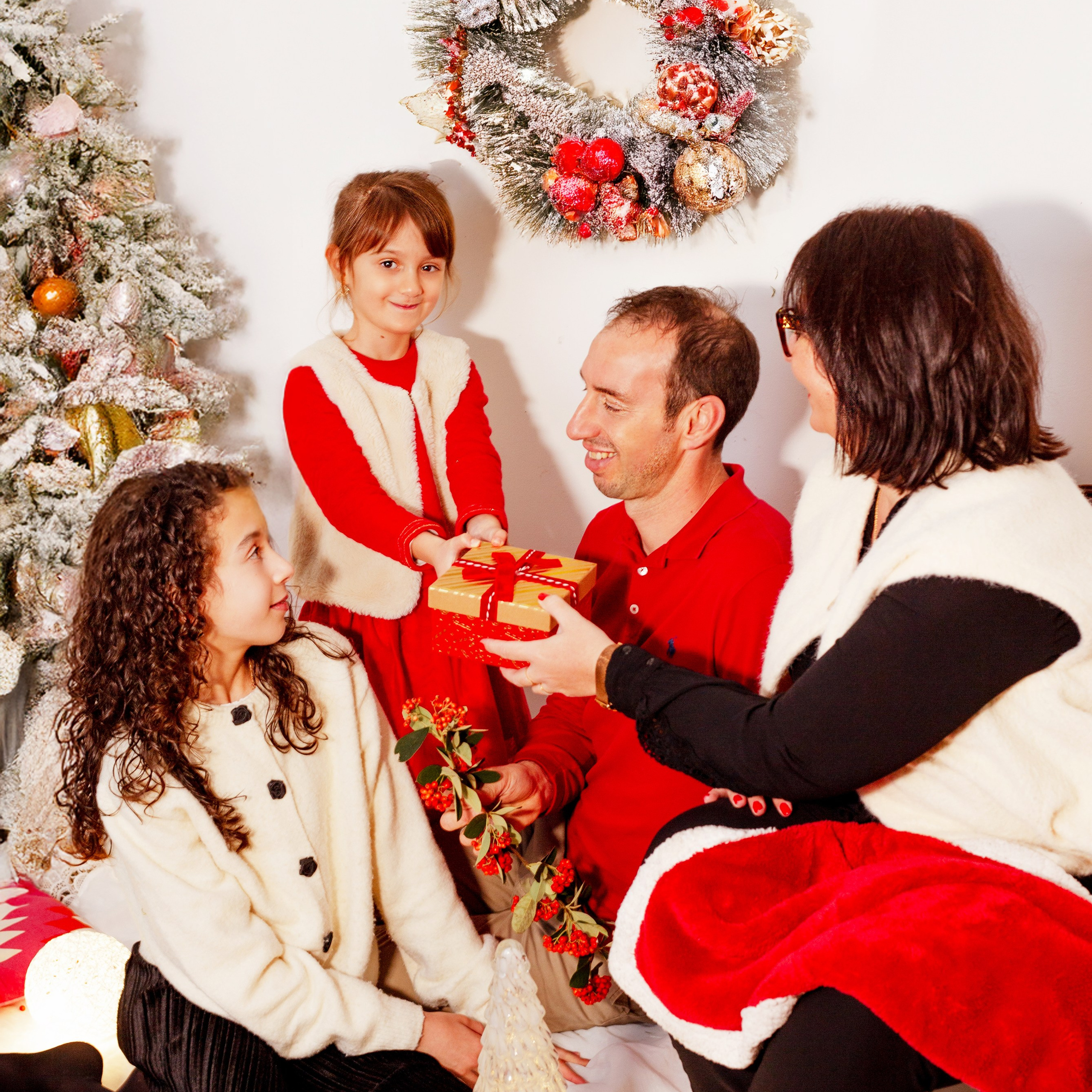 Séance photo de Noël. Studio photo « Partage ton bonheur » – Photographe famille près de Châtellerault, Poitiers et Tours