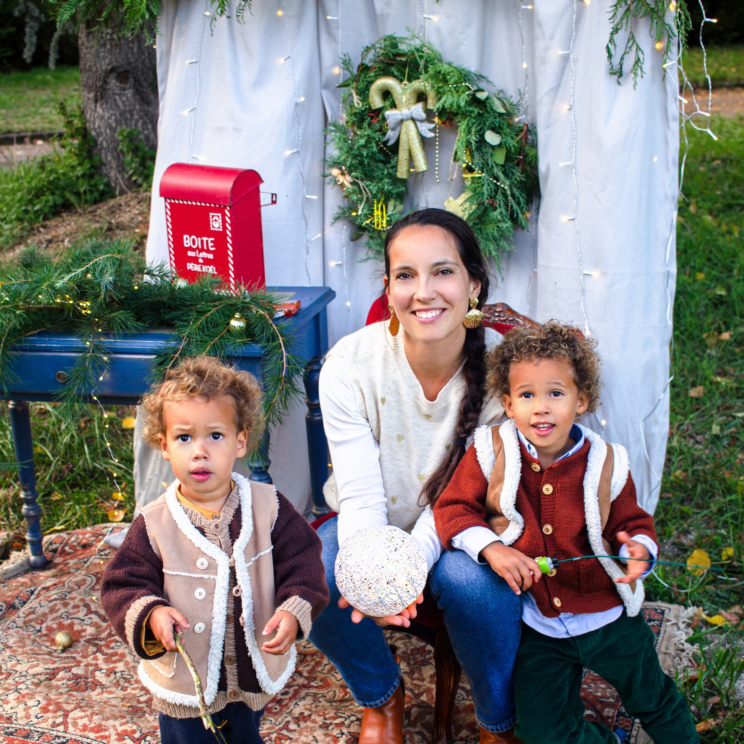 Séance photo de Noël. Studio photo « Partage ton bonheur » – Photographe famille près de Châtellerault, Poitiers et Tours