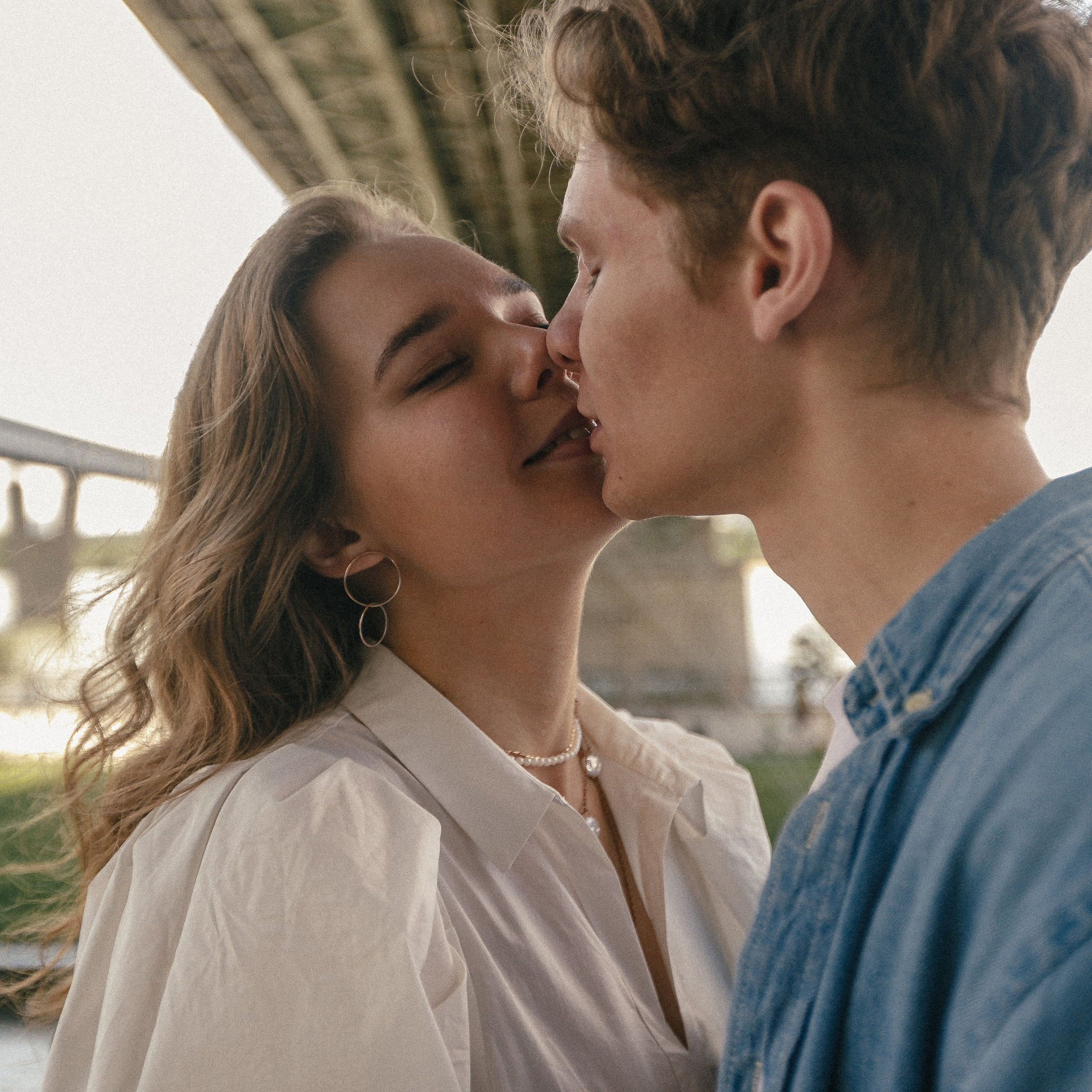 Camina por el terraplén