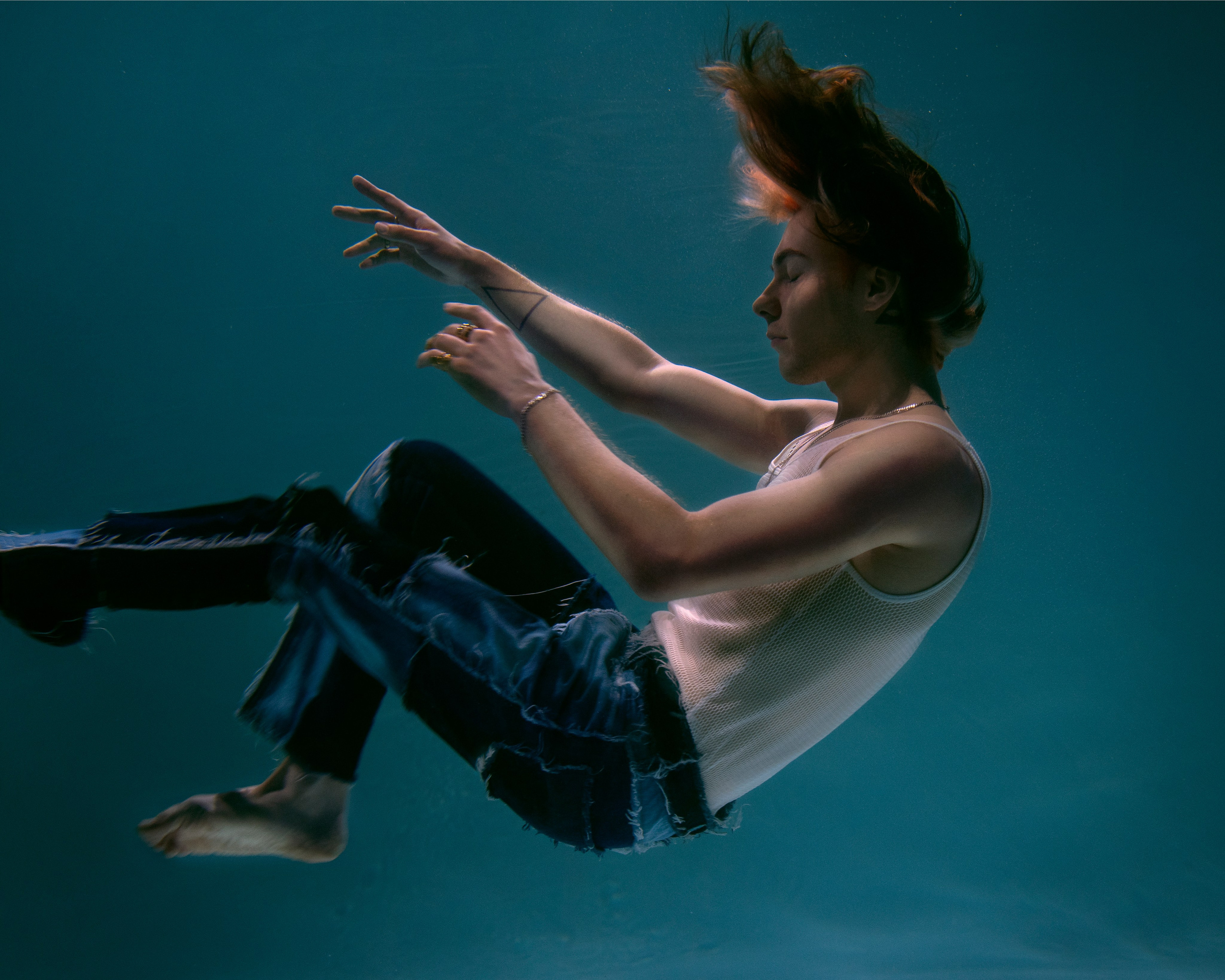 Contact. Worldwide Contemporary Photographer