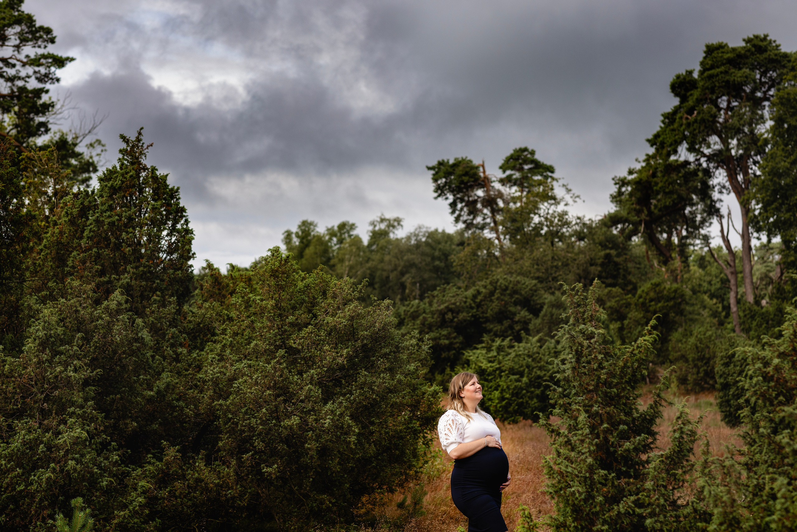 Zwangerschapsfotoshoot in Zwolle Overijssel. Fotograaf Irina Hoek.