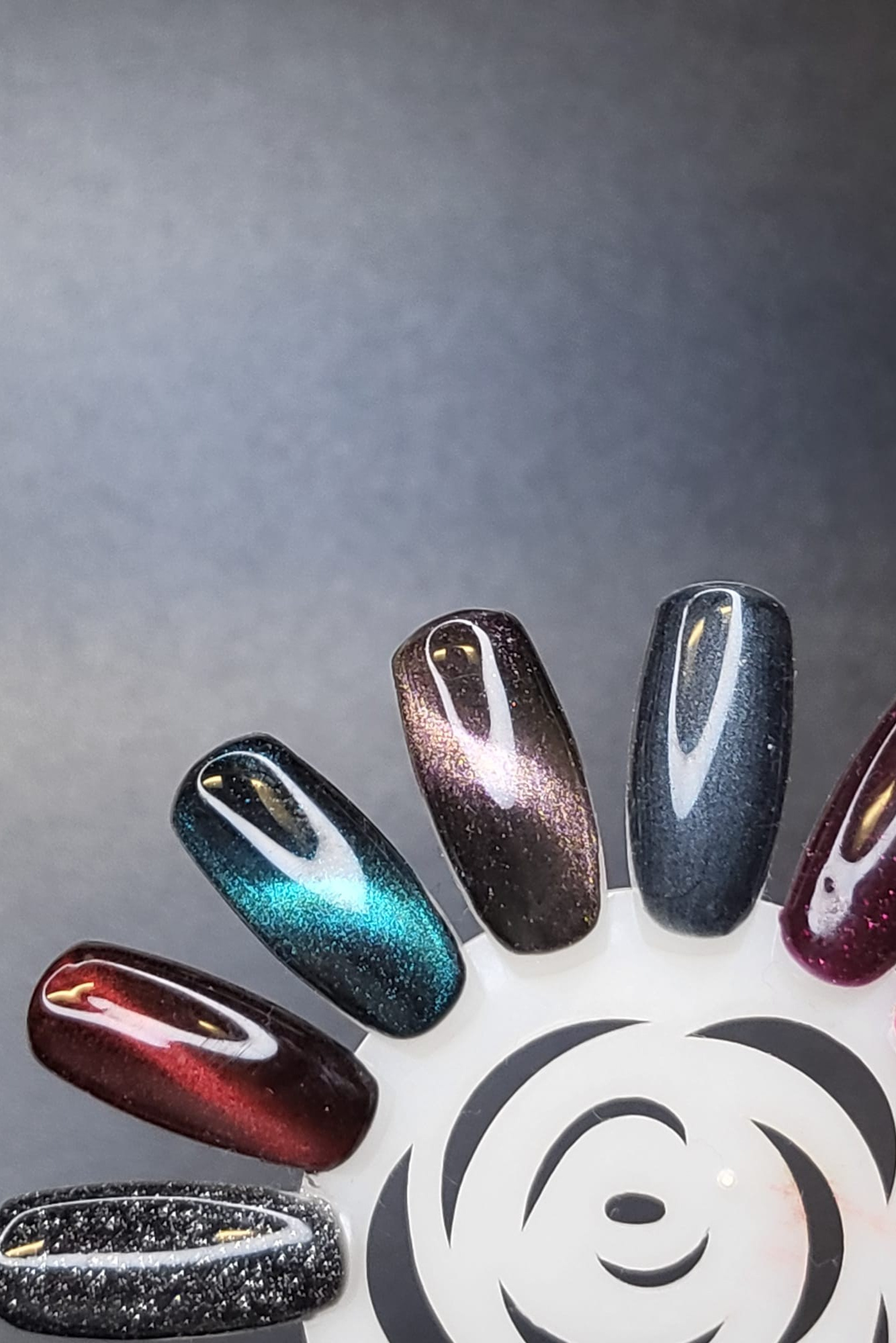 Professionelle Nagelmodellierungs-Schulungen in Stuttgart Gel-Lack-System & Maniküre-Kurse | Beauty Academy Stuttgart Kombi-Maniküre & Pedik. Beauty Studio Perfekto