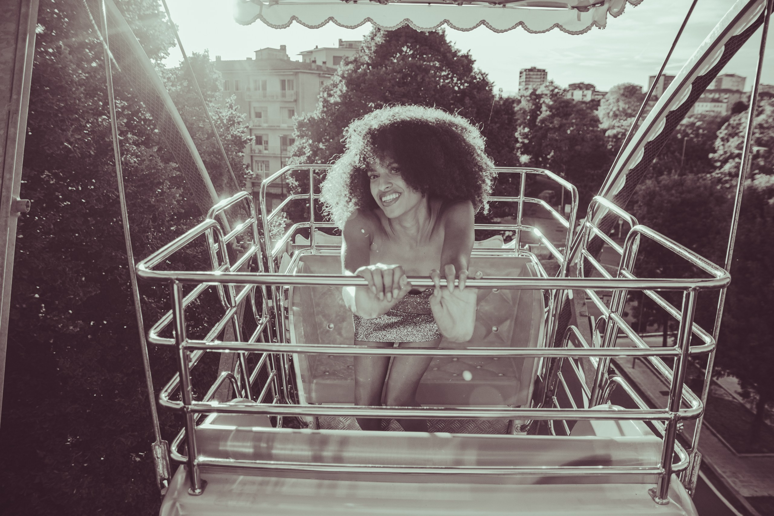 Private photosessions photographer with creative ideas in Milano center at lunapark and in hotel bar or other locations