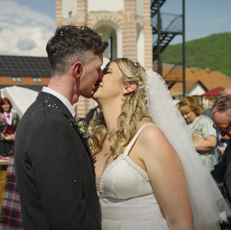 Svadobny fotograf a kameraman SVADOBNÉ VIDEO. Fotograf kameraman na svadbu Bratislava Banská Bystrica Сelé Slovensko svadobný kameraman