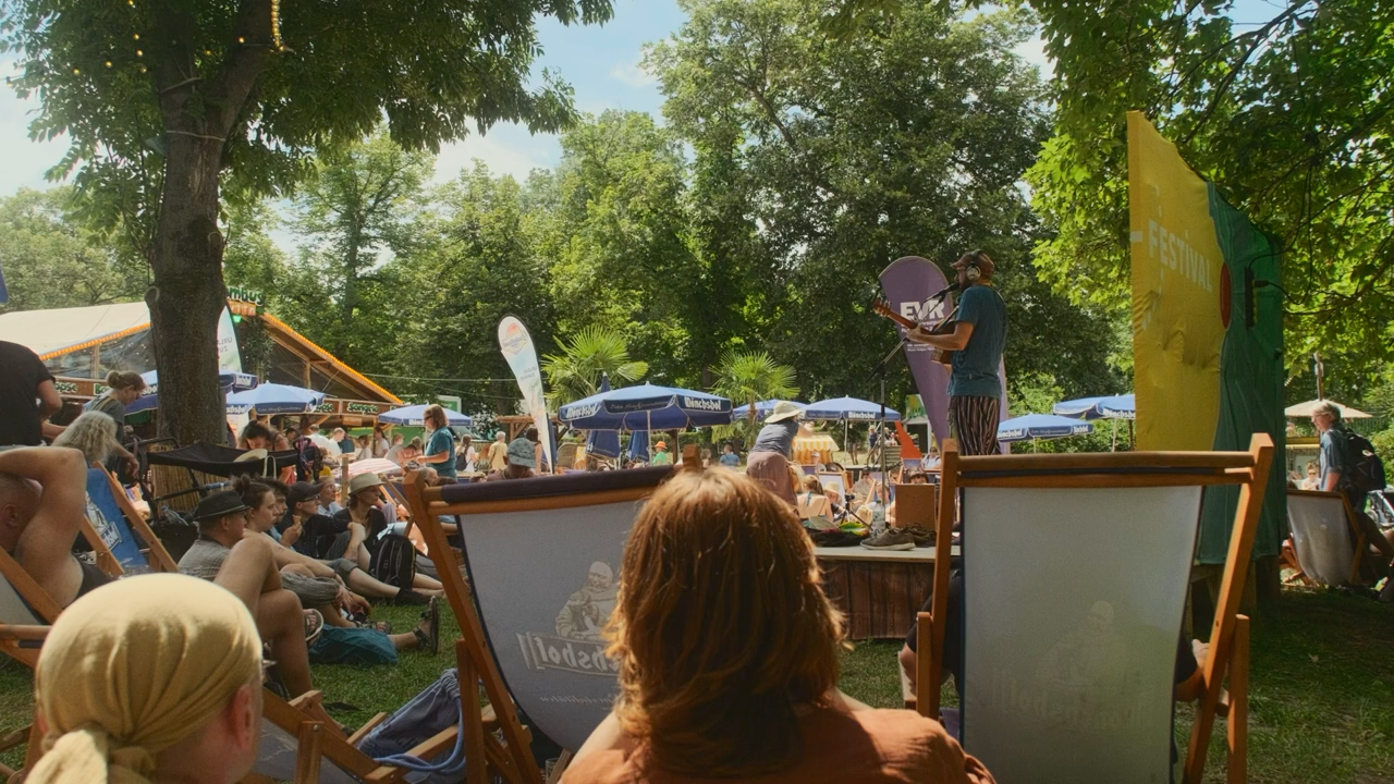 Singer Songwriter, Markus Mascher, Intuitiver Musikunterricht in Freiburg, Gitarrenunterricht, Gesangsunterricht, Schlagzeugunterricht, Klavierunterricht, Unterricht für Live Performance, Loopstation, Recording, Producing, Coaching.