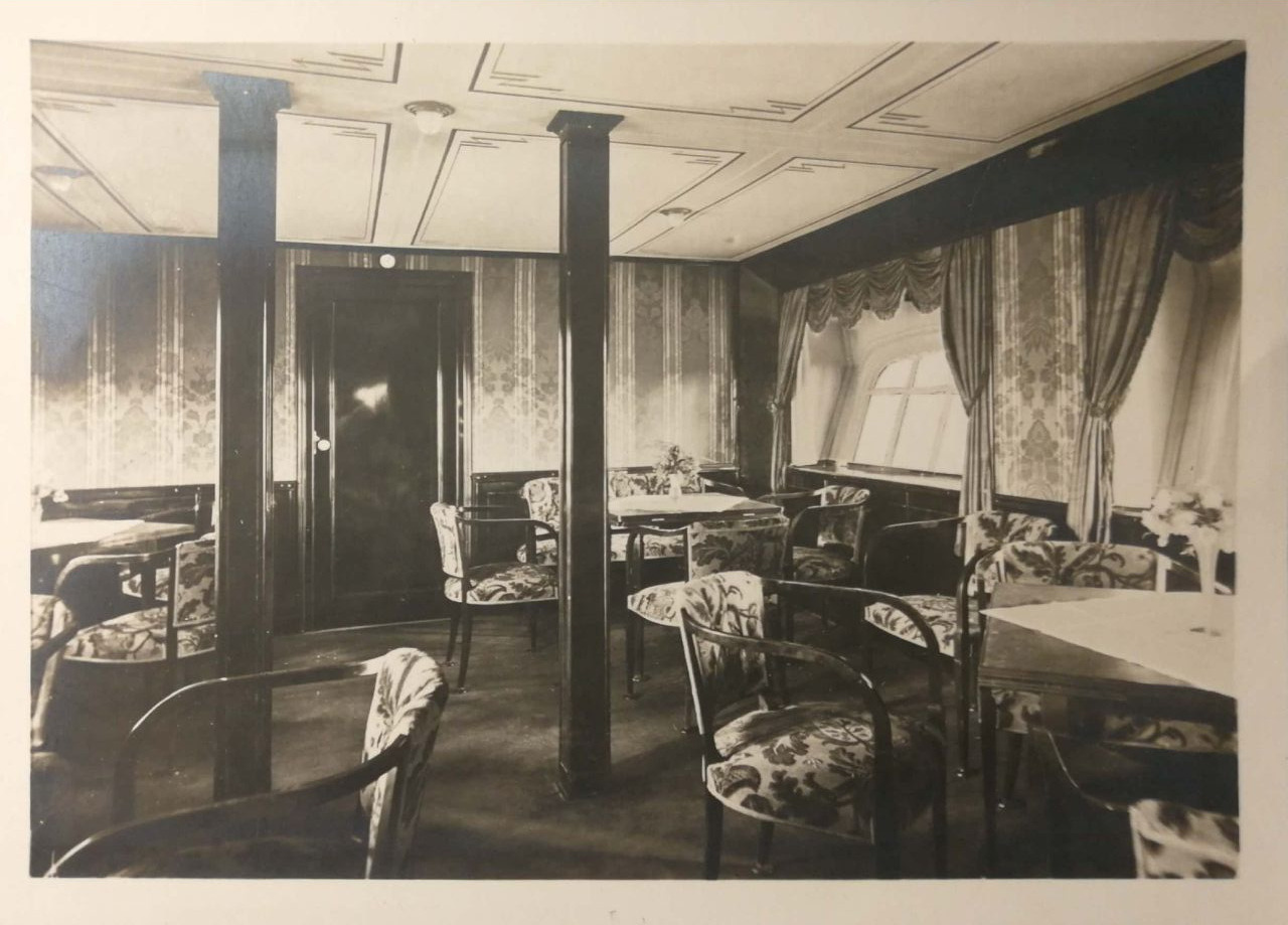 Stara pocztówka: sterowiec „Graf Zeppelin” i historia lotnictwa. Fotografka, kolekcjonerka starych pocztówek i twórczyni opowieści na styku przeszłości i życia osobistego. Irina Dainakova