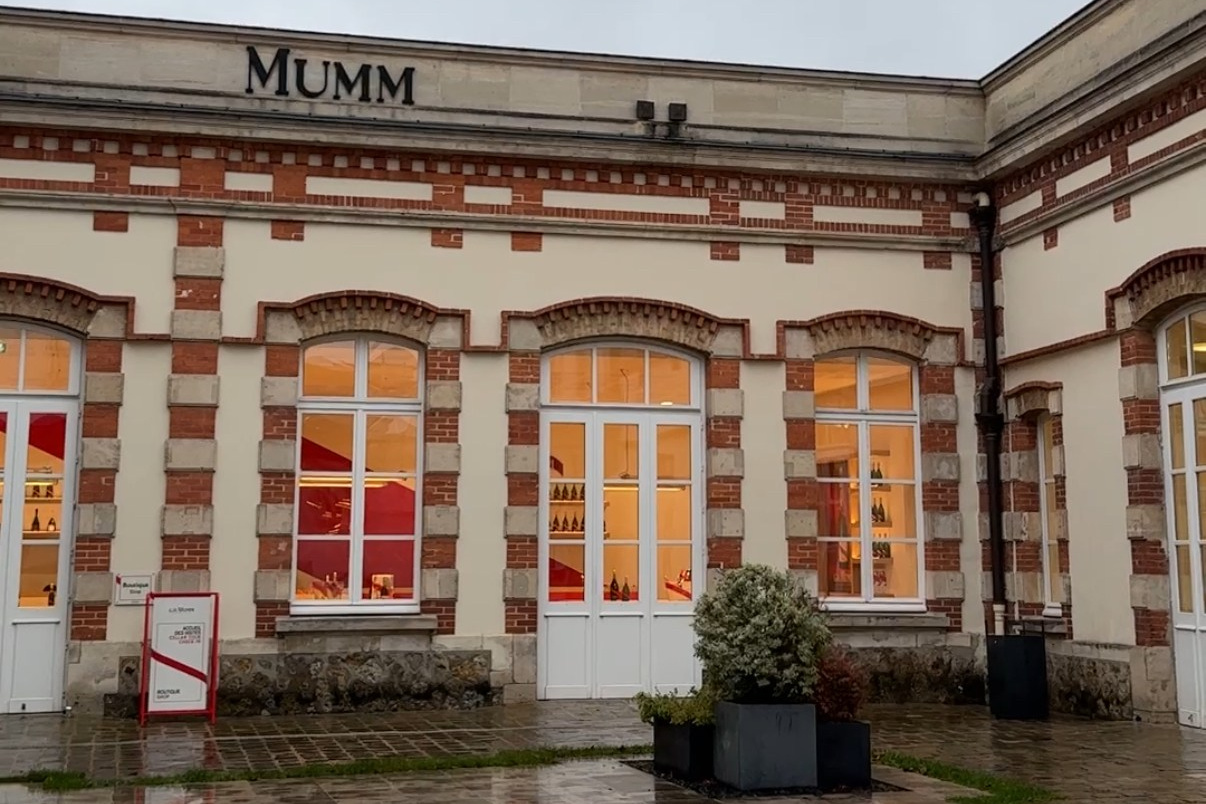 A Photographer’s Journey Through Champagne: A Corporate Perspective on Three Iconic Maisons. Eugénie Smirnova — Photographe à Toulouse et dans le Sud-Ouest