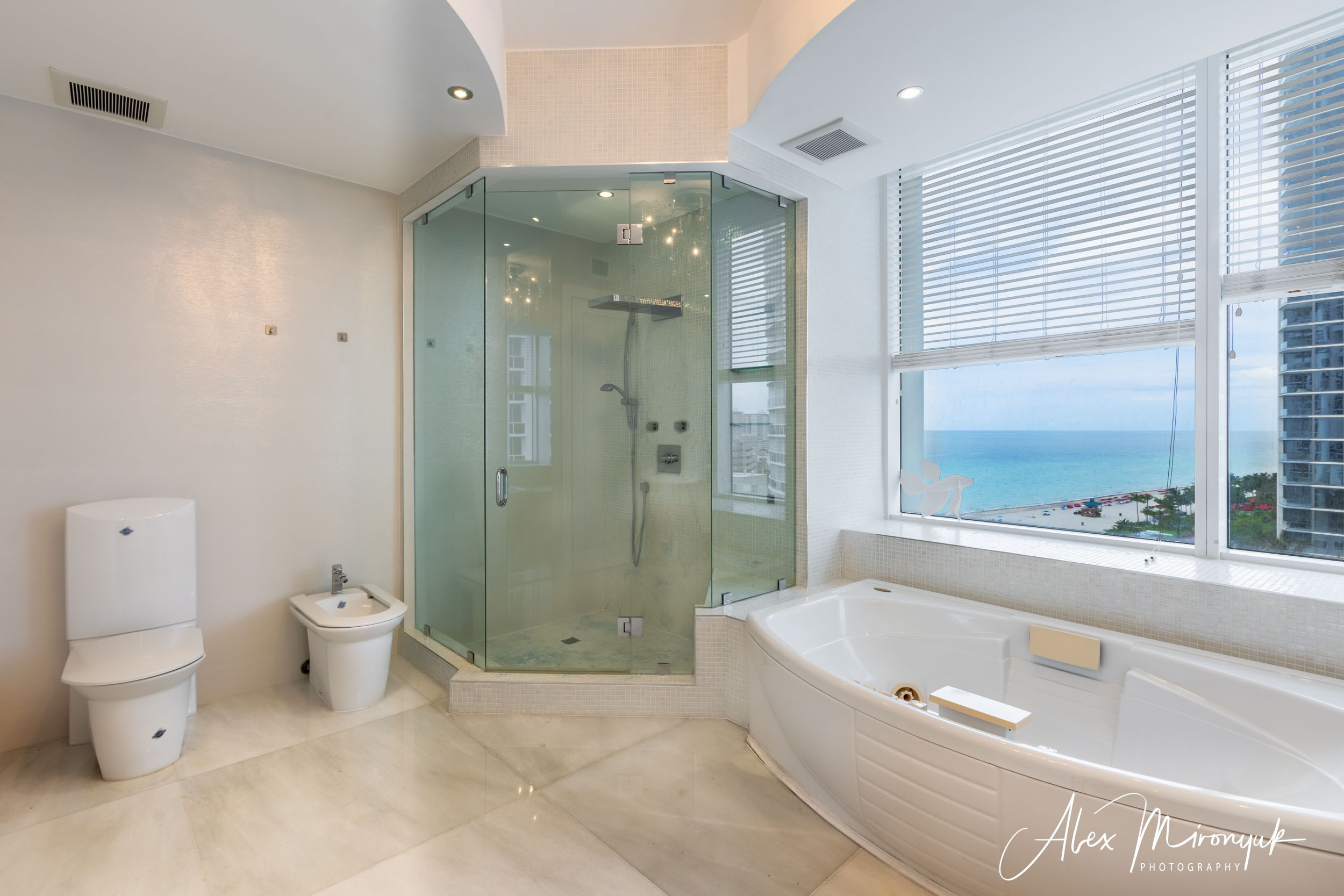 Real Estate Drone Photography. Pet, Senior, Landscape, portrait studio, photographer in Miami and Sou
