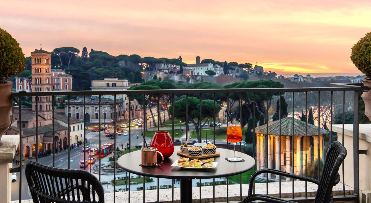 Rome’s Most Enchanting Rooftop Spots. Elizaveta Razumova: Cinematic Photography for Love, Weddings, Portraits & Brands