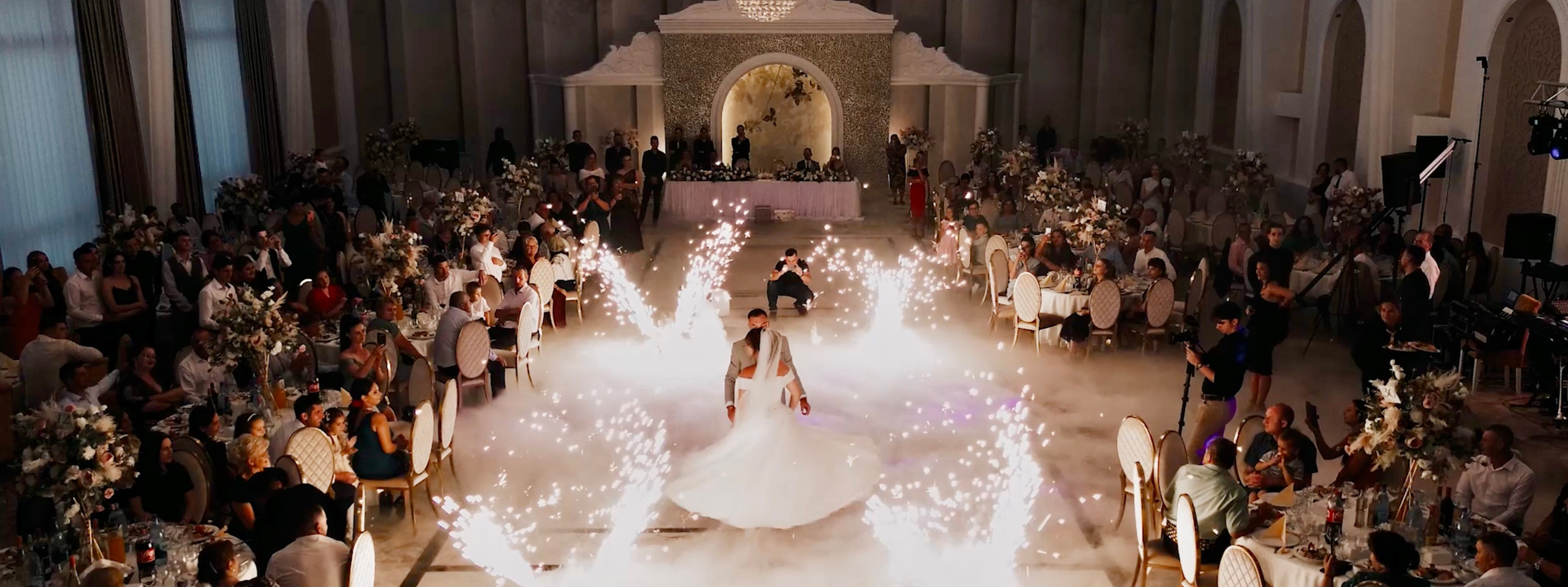 Videograf de nuntă Botosani / Iasi / Suceava. Capturăm clipe, Transmitem emoții, Creăm amintiri de neuitat!