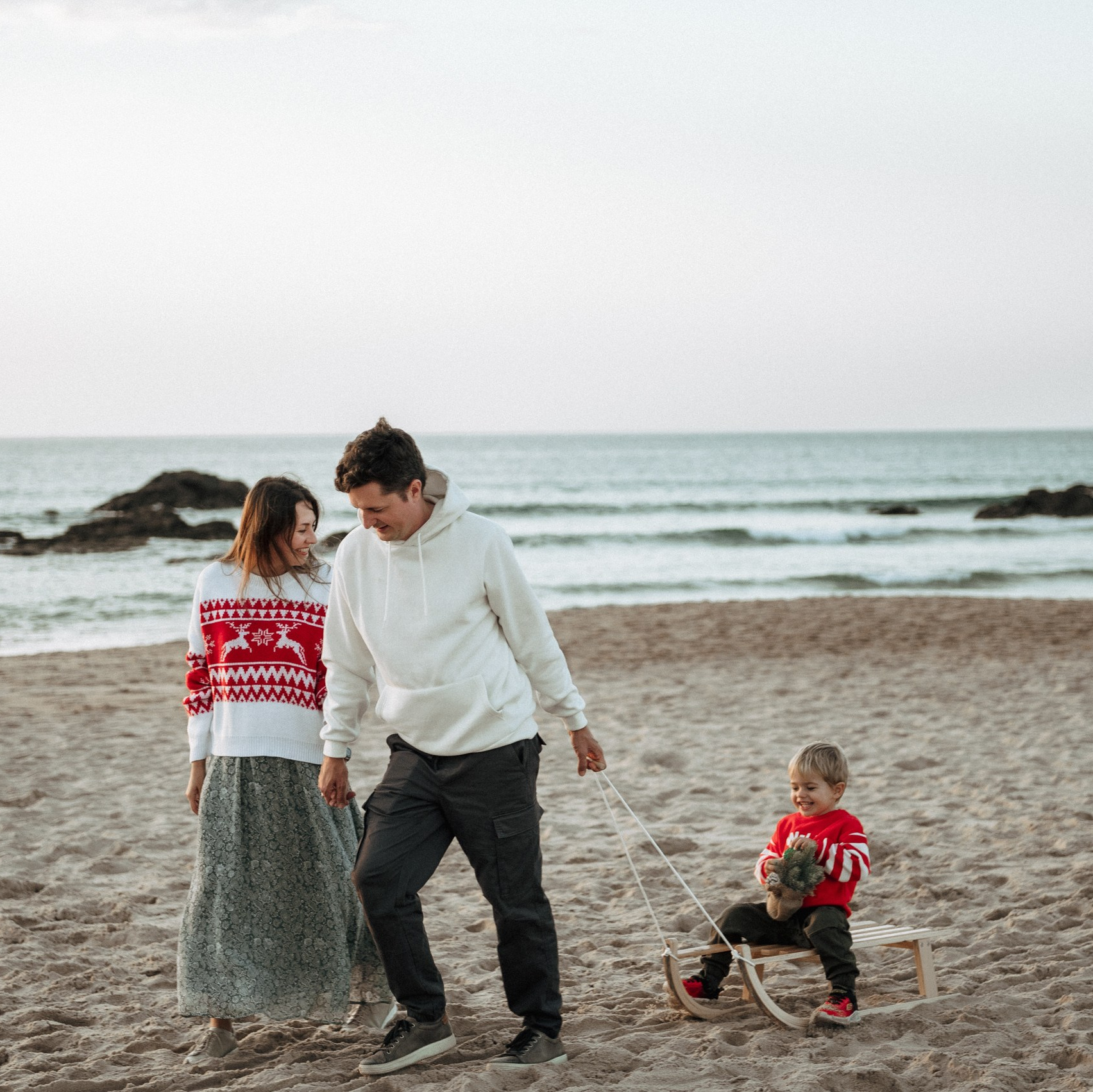 Sessão Fotográfica de Natal em Família na Praia, Sessão Fotográfica na Praia em Portugal, Sessão Fotográfica na Praia do Guincho, Sessão Fotográfica de Ano Novo em Família na Praia