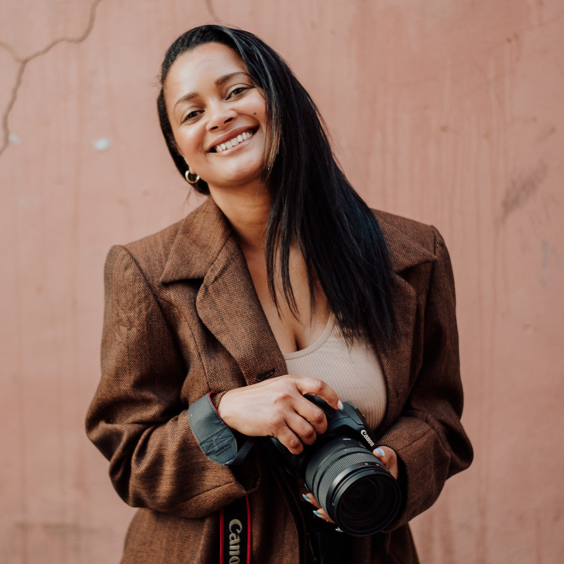 Lifestyle, wedding and family photographer