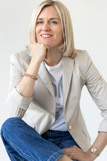 Contact photo and video Prague. Dana Lišková — Empathetic Photographer | Introspective Artist |Neurodivergent Coach | Founder of Artepy.cz