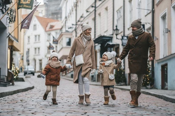 What to wear for your Christmas family photoshoot in Toulouse. Eugénie Smirnova — photographe à Toulouse et dans le sud-ouest de la France