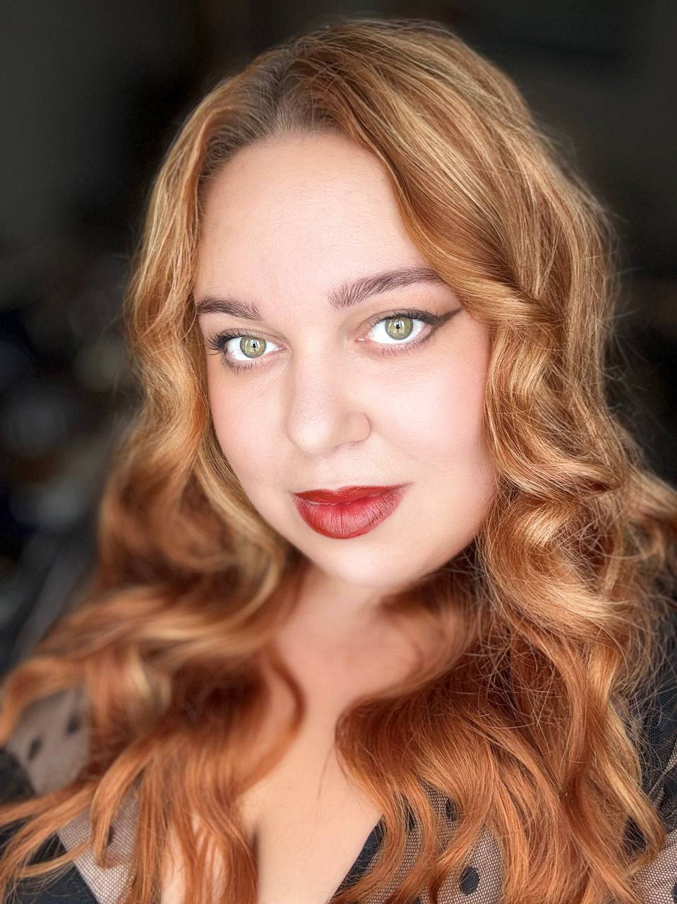 alt="elegant portrait by Lucid Veil London"