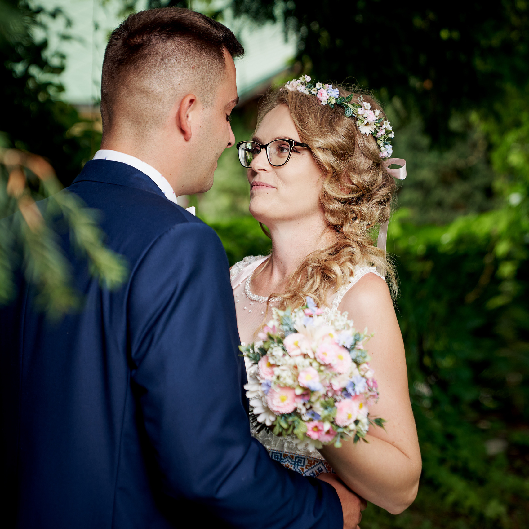 Svadobny fotograf a kameraman SVADOBNÉ VIDEO. Fotograf kameraman na svadbu Bratislava Banská Bystrica Сelé Slovensko svadobný kameraman