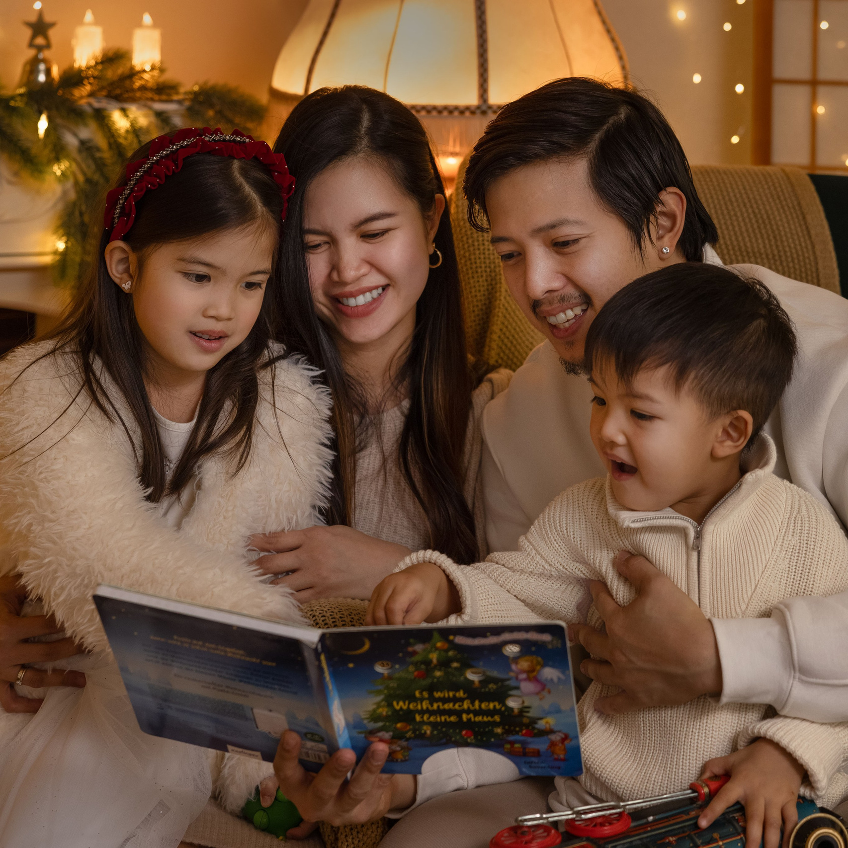 Christmas Market Photo Shoot in Dresden — Magical Outdoor & Studio Sessions. Family & Maternity Photographer in Dresden Tatiana Mudryak