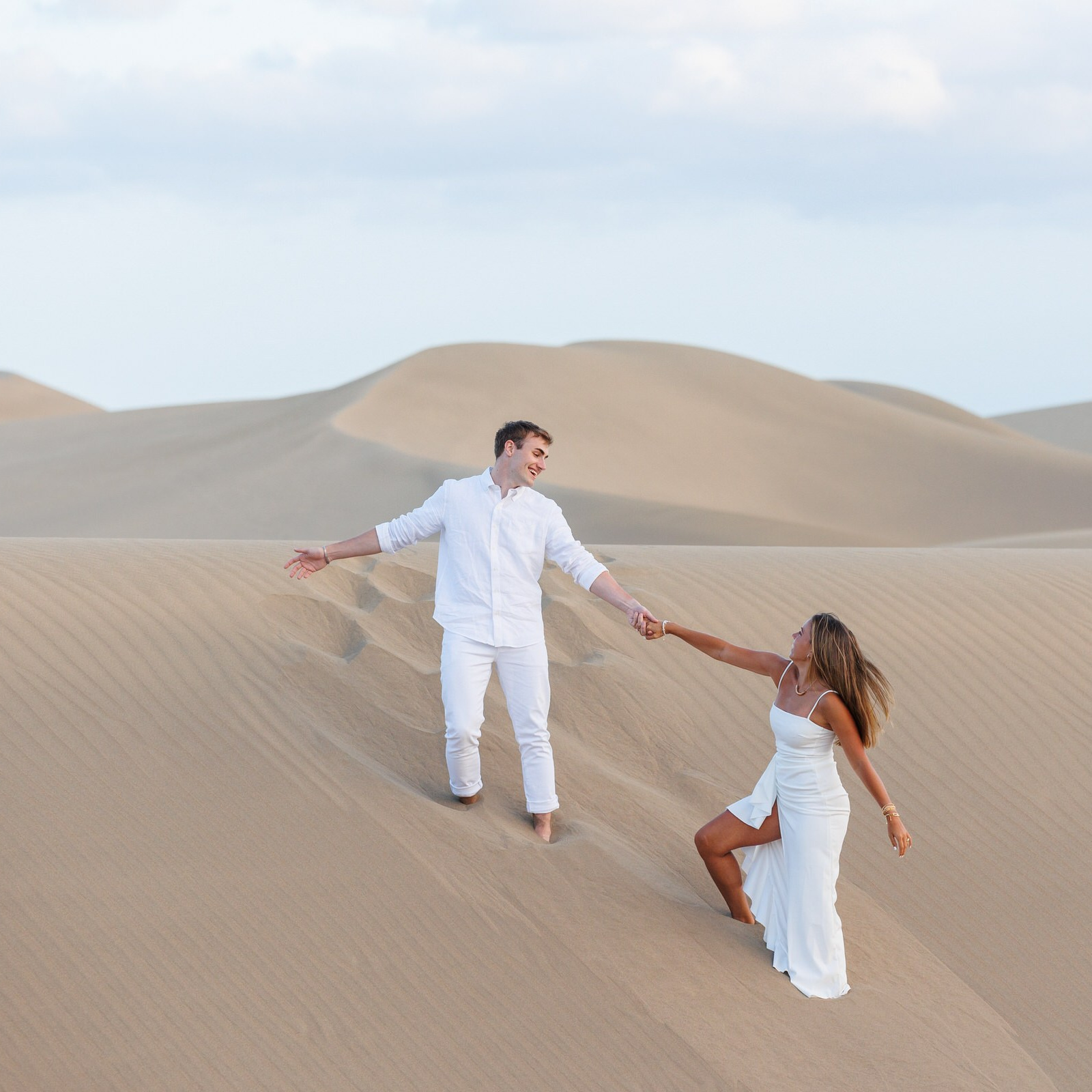 Histoire d'amour Photo Tour de Desert Maspalomas. Photographie de couple avec un photographe professionnel près de moi.