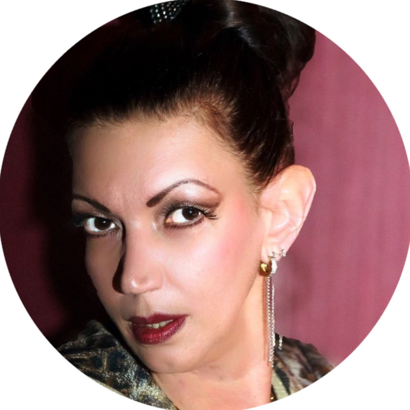 Преподаватель танцев, учитель танцев, Уроки классического балета, растяжки, восточного танца, классического танца, народного танца, основы балета, постановка корпуса для танца, индивидуальные занятия, растяжка, стретчинг, Люксембург