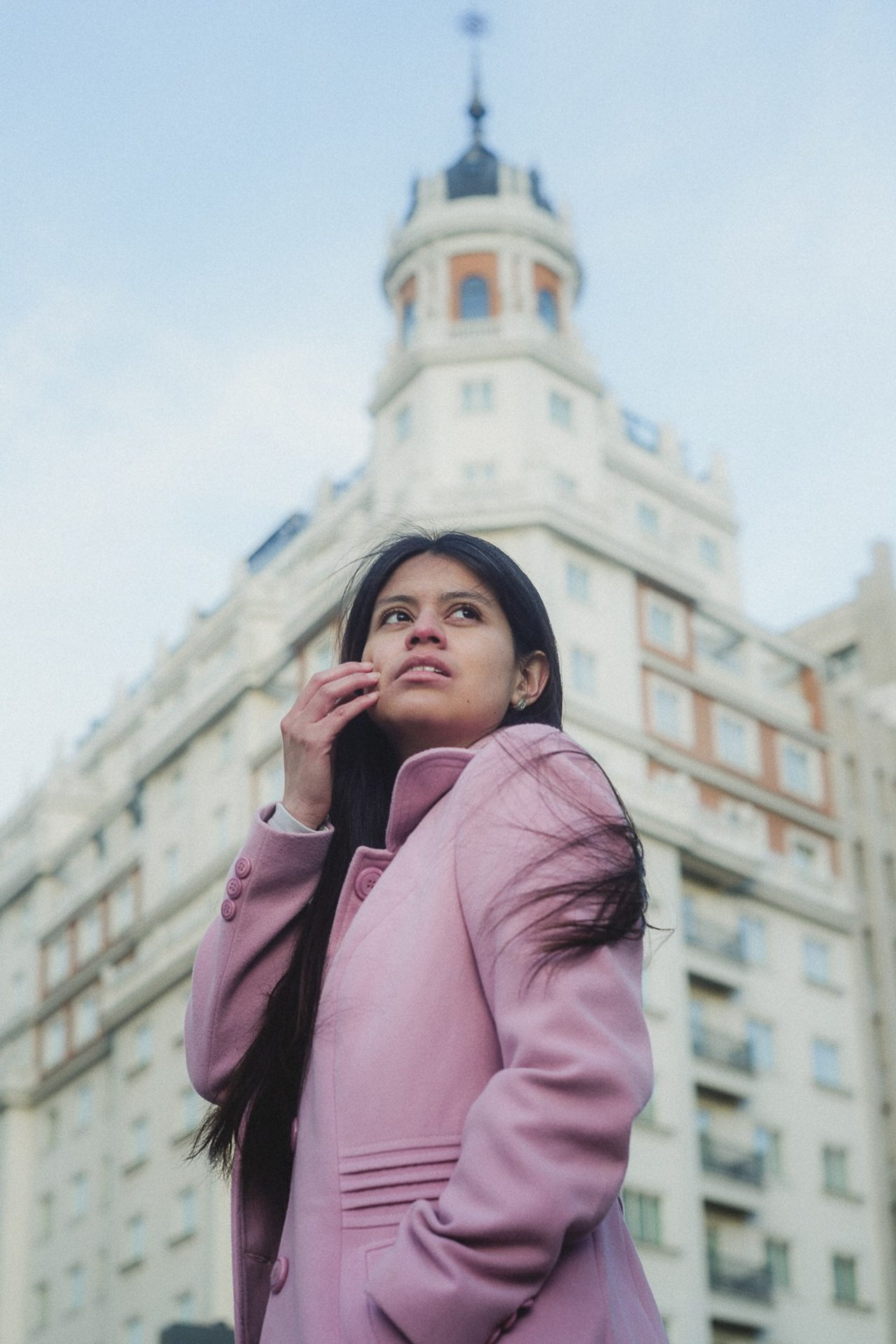 Retratos en primavera en Gran Vía en Madrid. Carlos Medina Fotógrafo de retratos ubicado en Madrid, España