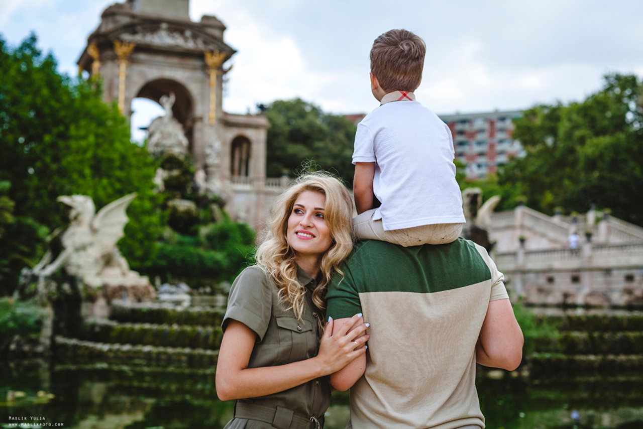 Alena y Dmitry. Aventura en Barcelona