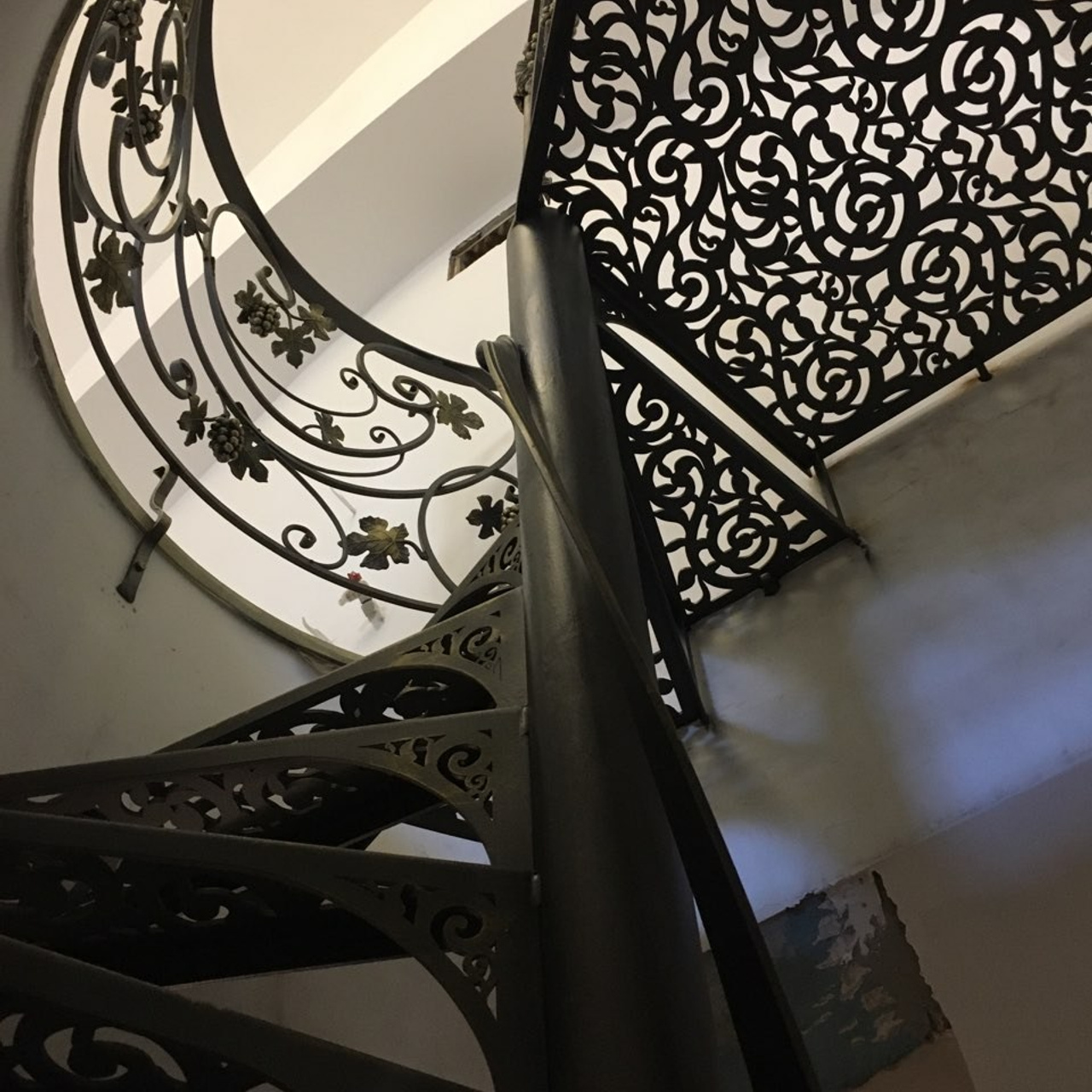 Винтовая лестница в крипту. Минский Свято-Духовом Кафедральный Собор