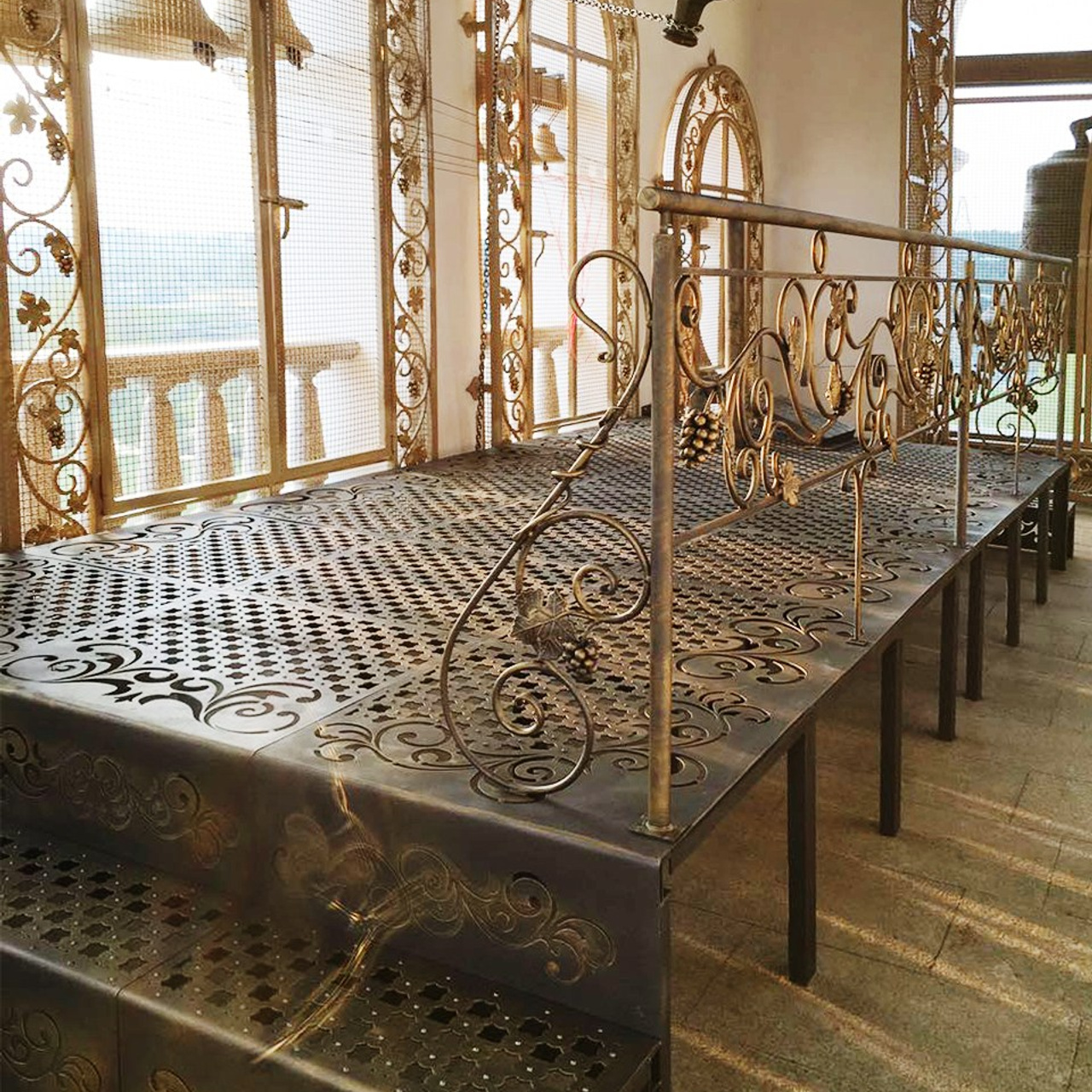 Подиум для звонаря с комплектом роликов и педалей