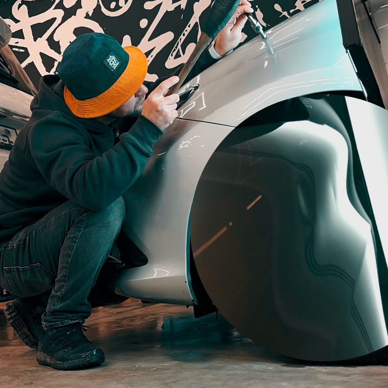 Мастер по ремонту автомобилей в Кишиневе устраняет вмятины. Если у вас есть повреждение на кузове, обратитесь к профессионалу, который быстро и качественно восстановит первоначальный вид вашего автомобиля. Современные методы позволяют устранить вмятины без покраски, что сэкономит ваше время и деньги. Не откладывайте ремонт, чтобы избежать дальнейших проблем с кузовом.