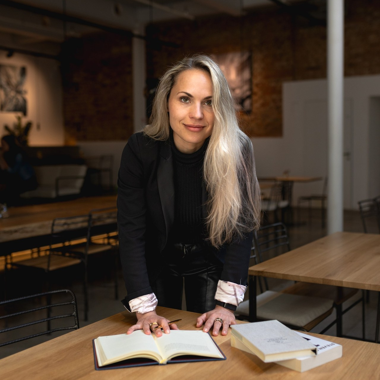 Recenze. Dana Lišková — Empatická fotografka | Introspektivní umělkyně | Neurodivergentní koučka| Zakladatelka Artepy.cz