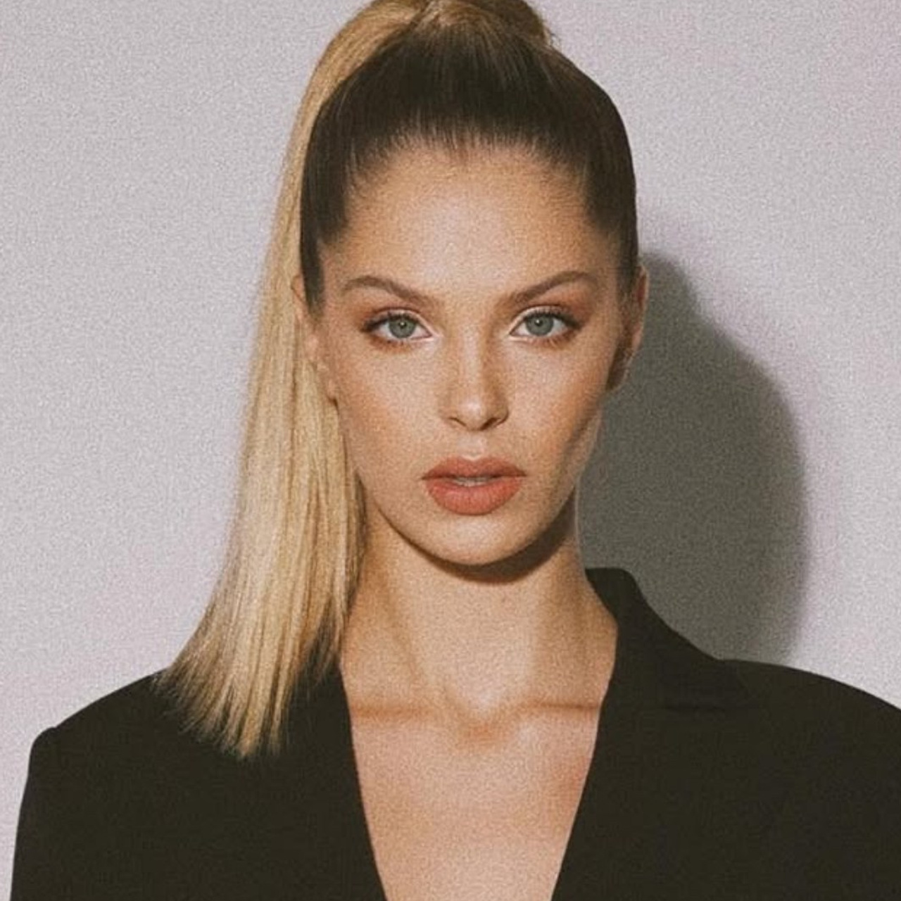 Reviews. Personal and fashion photography for brands and modeling agencies. Warsaw, Europe. Yaroslav Storchak