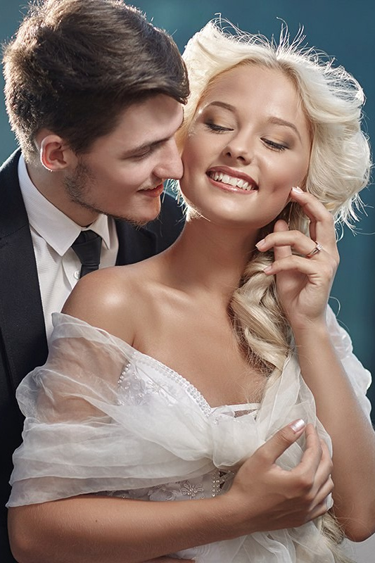 Photographe de mariage à Auxerre – moment complice entre les mariés lors de la séance photo romantique en Bourgogne