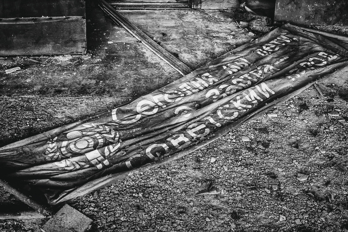 «ОСТАВЛЕННЫЙ» — город Припять после аварии на Чернобыле. Фотограф, коллекционер винтажных открыток и создатель историй на пересечении прошлого и личного. Ирина Дайнакова