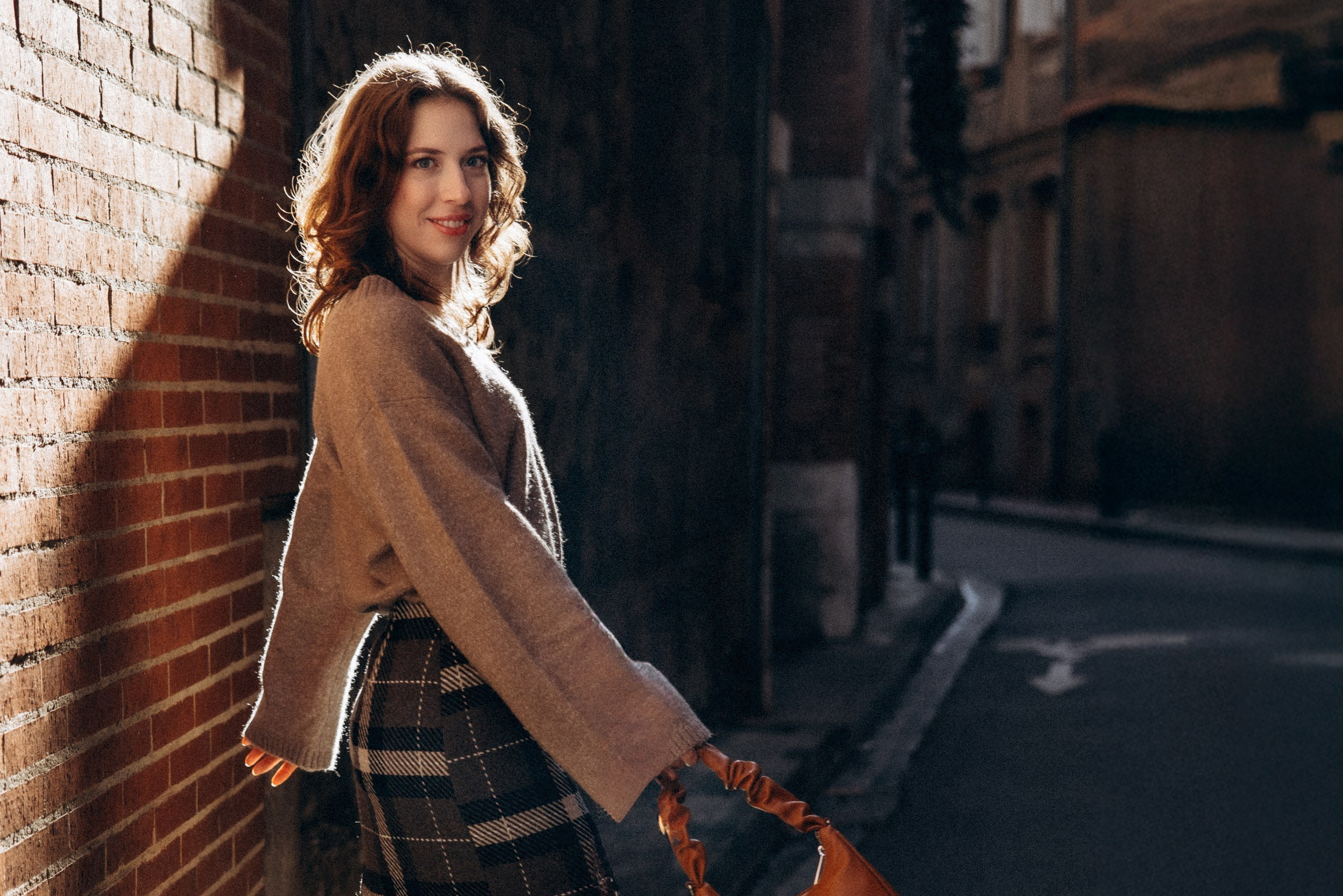 Natural light individual photo portrait of a girl on the streets of Toulouse