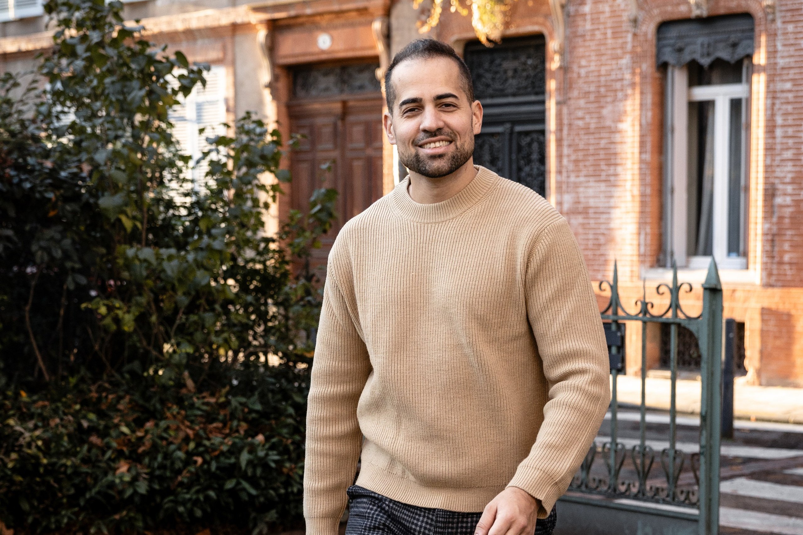 Tailored photo sessions for your personal brand. Eugenie Smirnova — wedding, corporate and lifestyle photographer in Toulouse and Southwest France