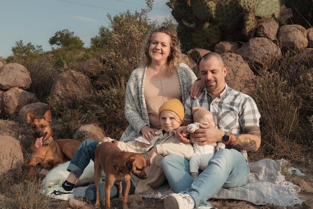 Contact information of the photographer. Lifestyle a rodinná fotografka v Pisku Oxana Telupilova