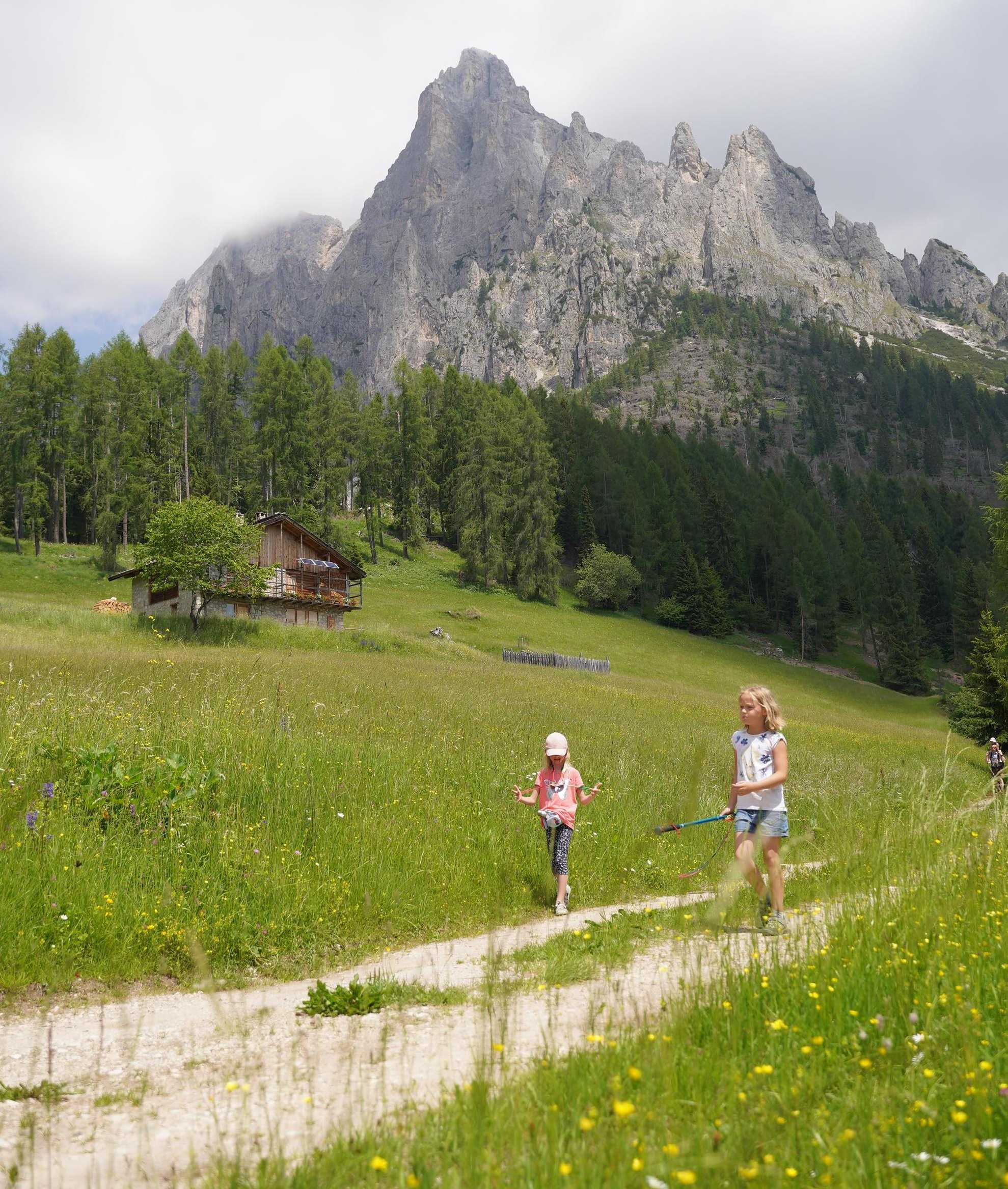 «Первобытные люди» в Доломитах, июль–август 2024 год. Семейные лагеря в Европе с Ниной Янечковой и Ириной Зиновьевой