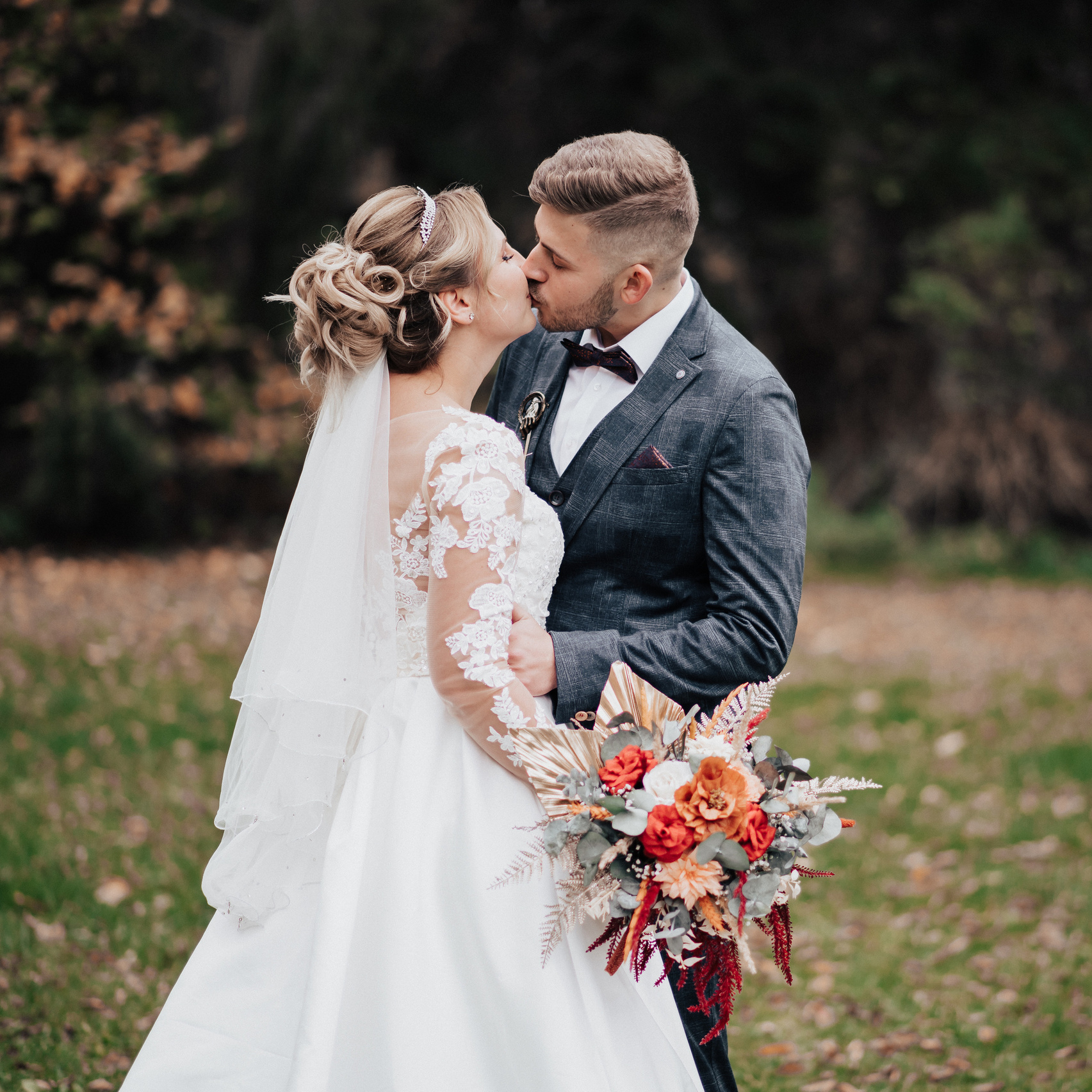 Hochzeitsreportage. Ich bin Max, Designer, Art & Hochzeitsfotograf aus Germaringen