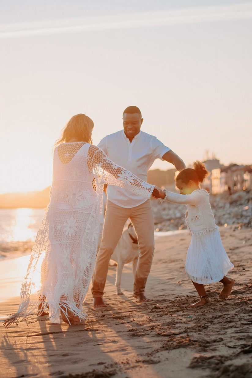 Lifestyle, wedding and family photographer