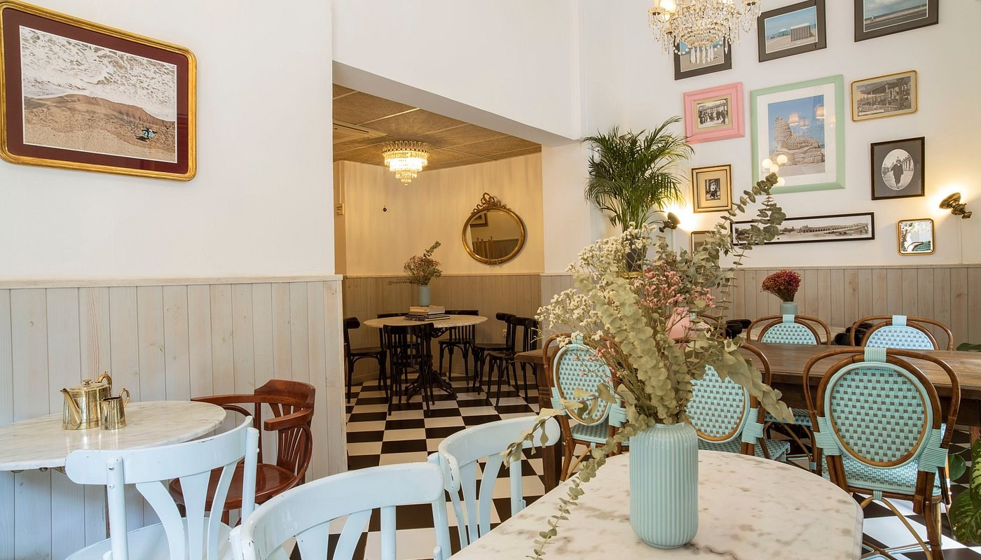 Best Coffee Shops and Breakfasts in Barcelona: My Favorite Spots by Neighborhood. DiaFoto — Wow Photographer in Barcelona | Premium Barcelona Photoshoot Experience